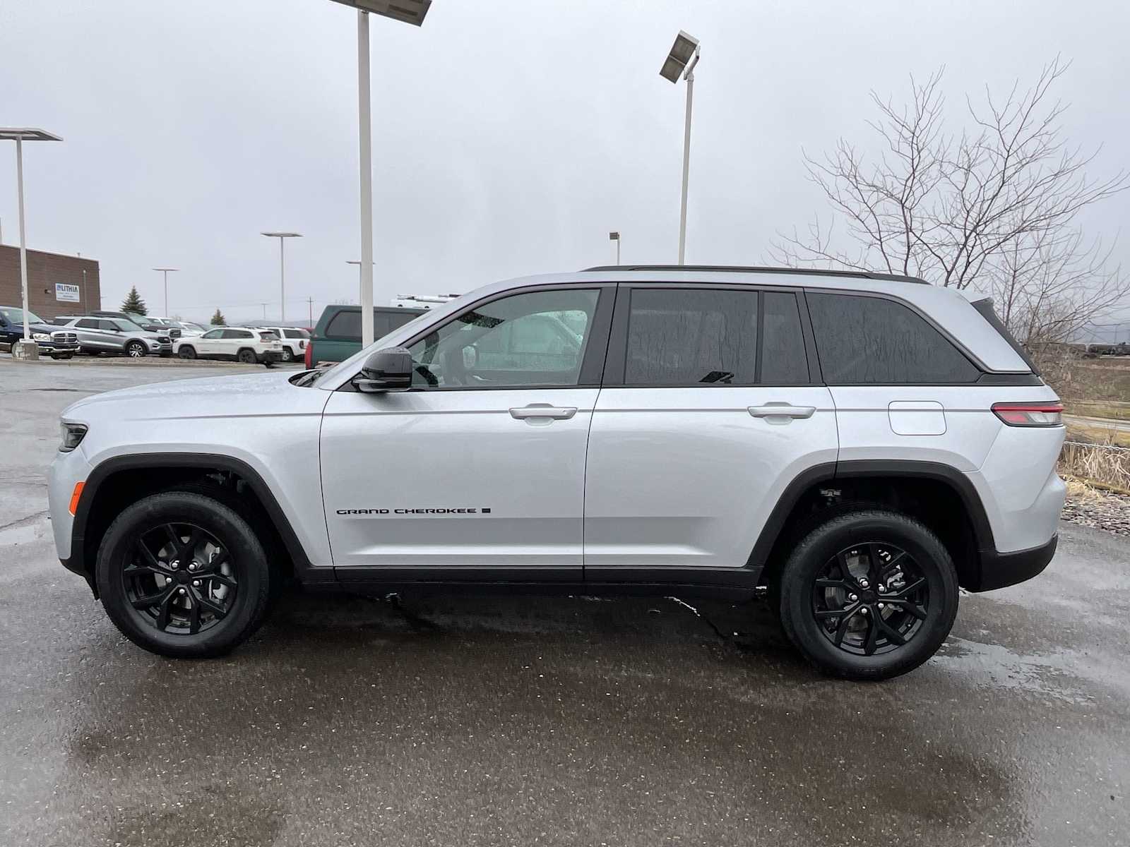 Thumbnail: 2026 Jeep Grand Cherokee - 3