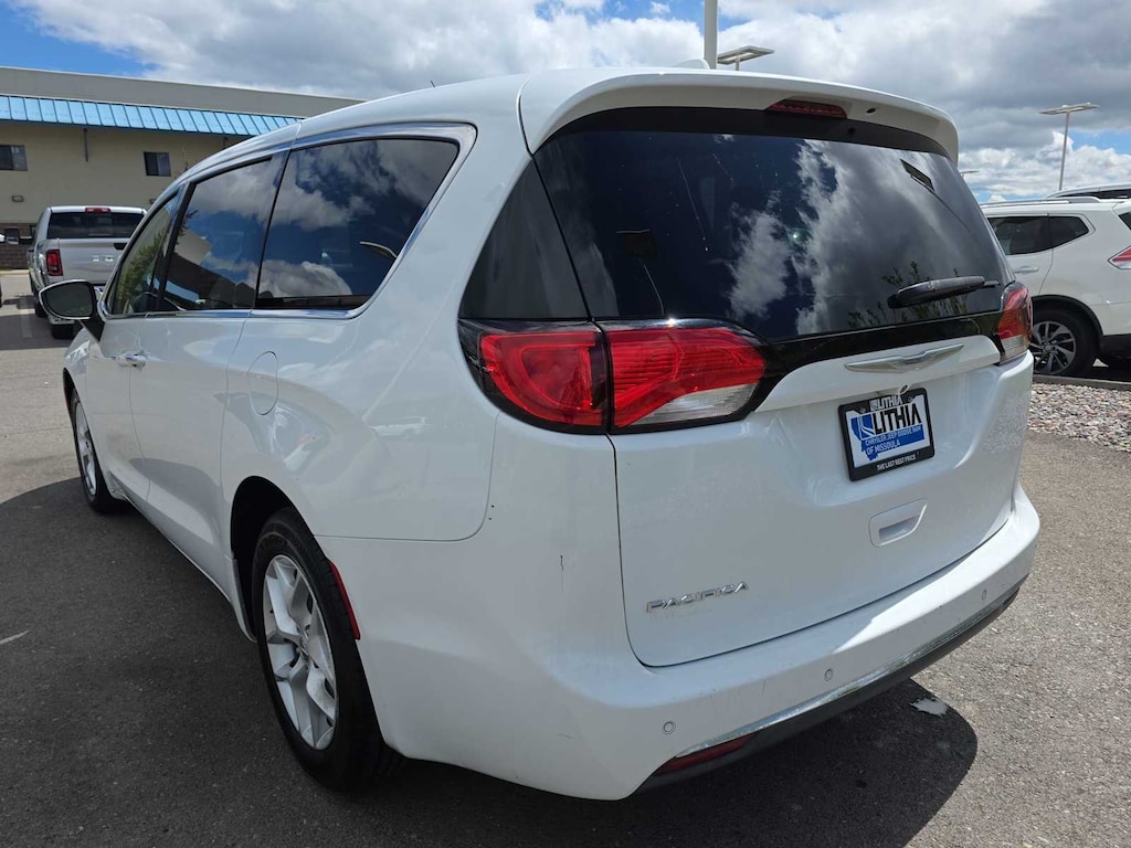 Used 2017 Chrysler Pacifica Touring-L Van