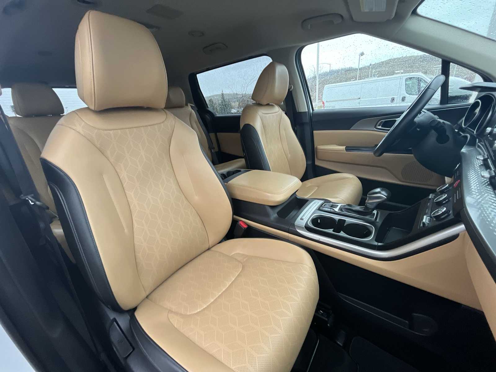 Thumbnail: 2022 Kia Carnival - 14