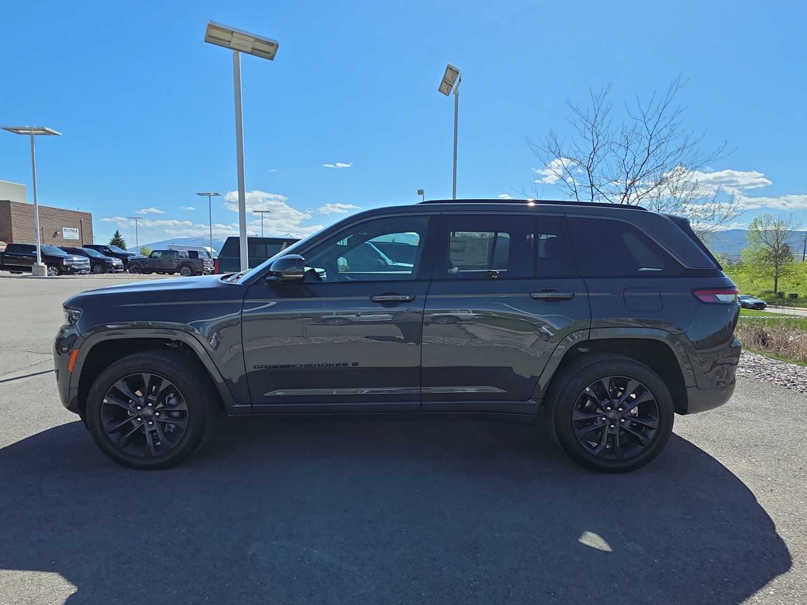 Thumbnail: 2026 Jeep Grand Cherokee - 3