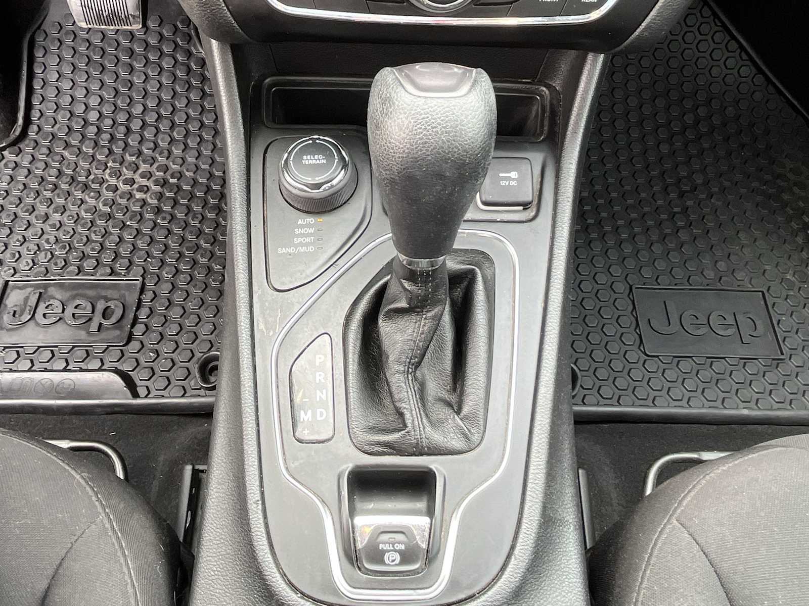 Thumbnail: 2020 Jeep Cherokee - 17