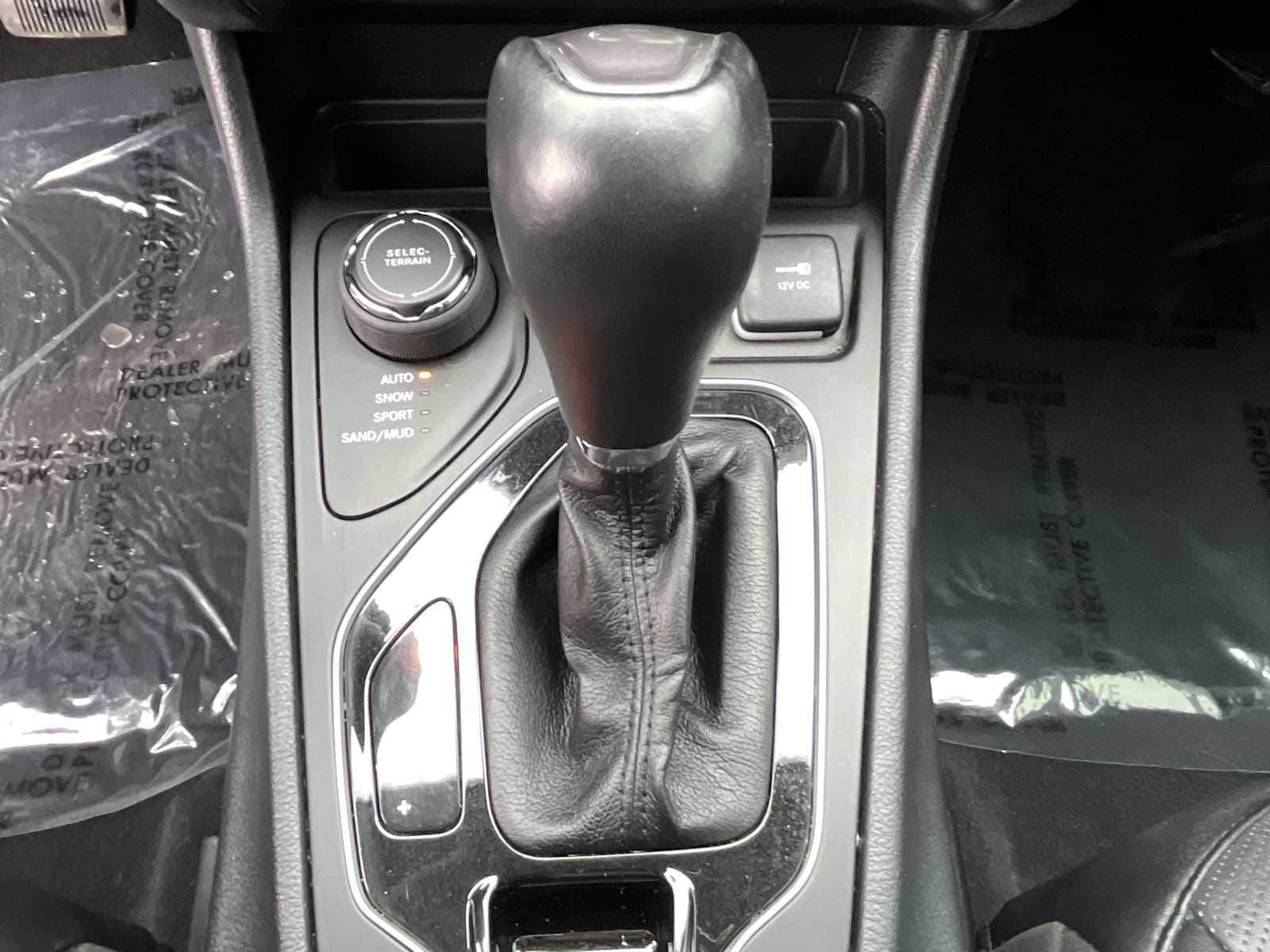 Thumbnail: 2023 Jeep Cherokee - 17