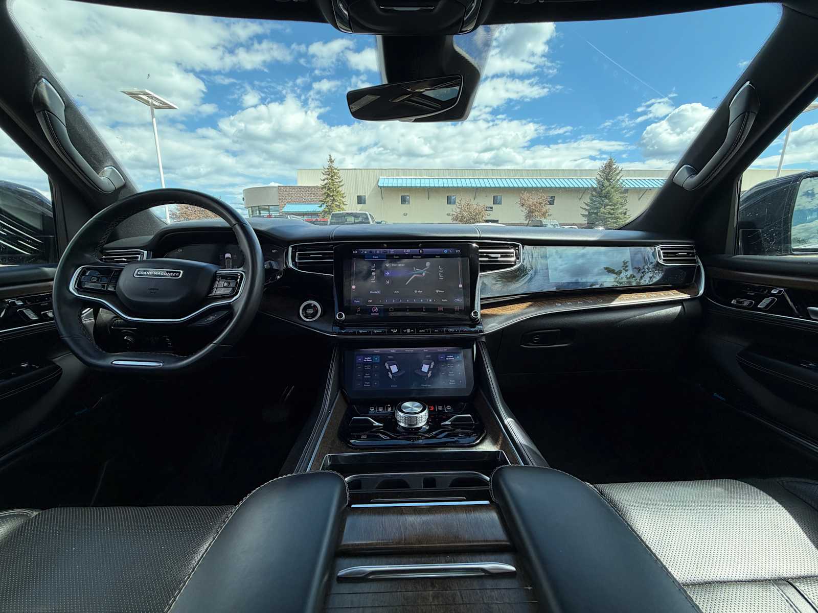 Thumbnail: 2022 Jeep Grand Wagoneer - 28