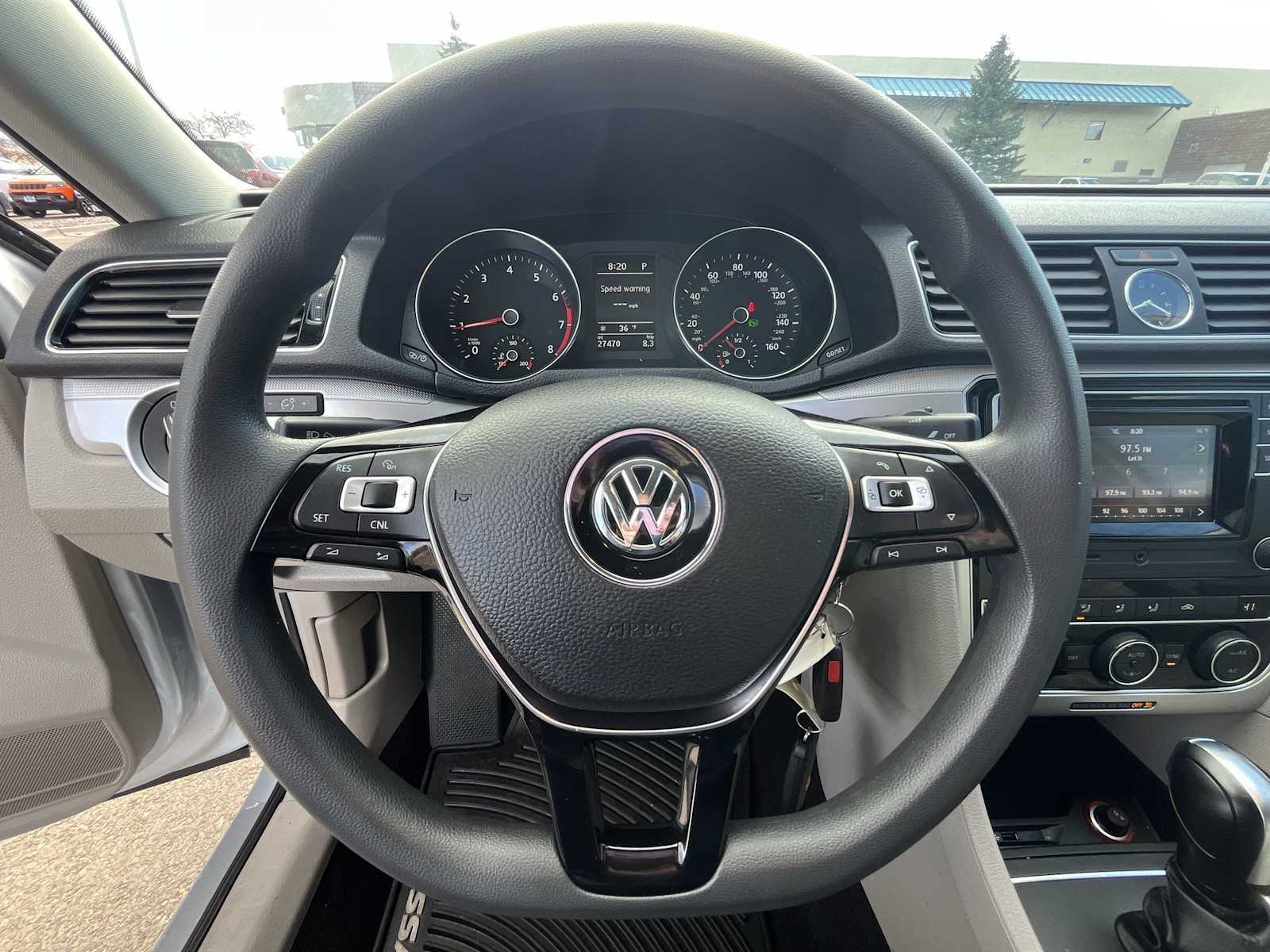 Thumbnail: 2017 Volkswagen Passat - 15