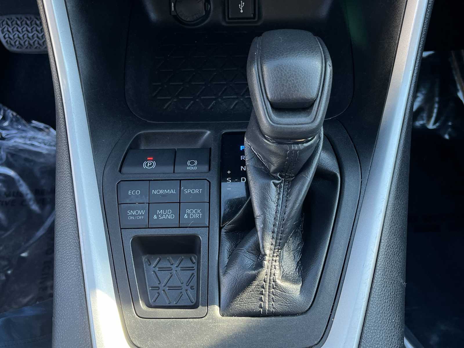 Thumbnail: 2021 Toyota RAV4 - 17