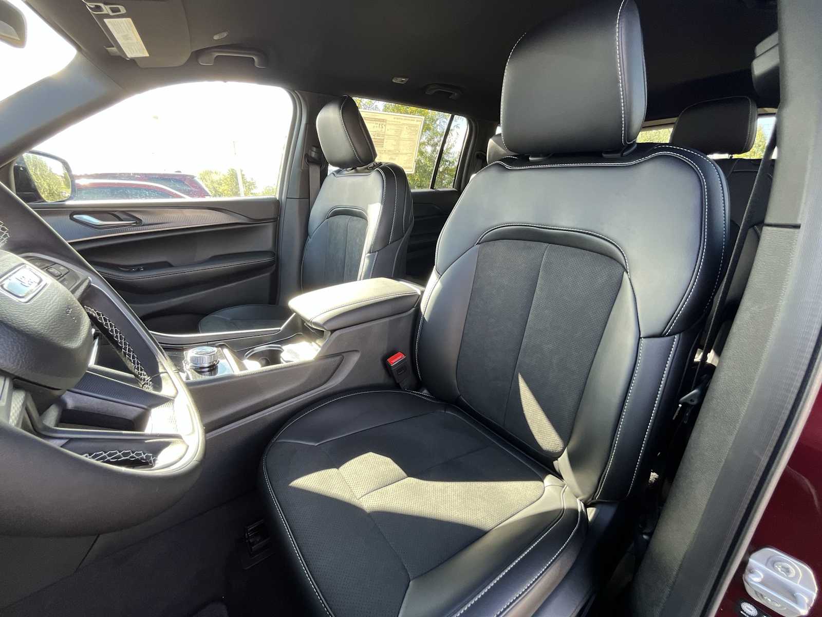 Thumbnail: 2025 Jeep Grand Cherokee - 11