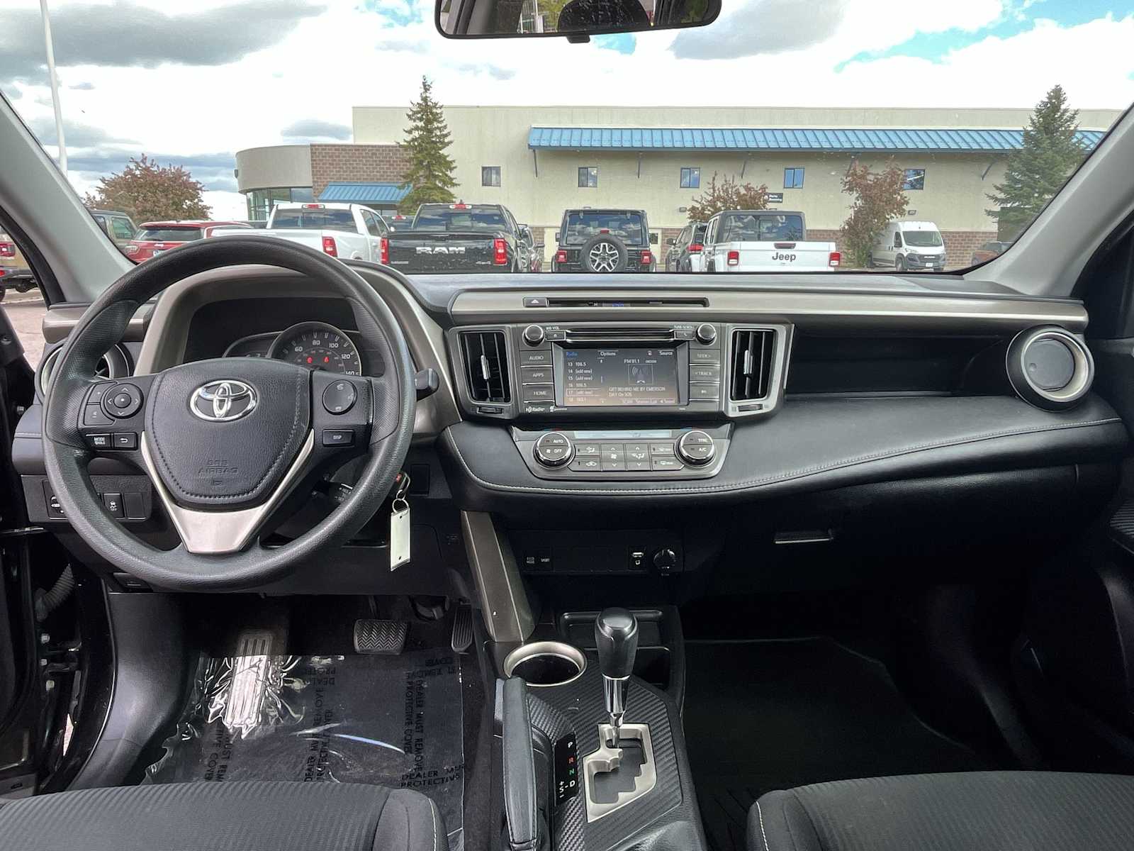 Thumbnail: 2015 Toyota RAV4 - 10