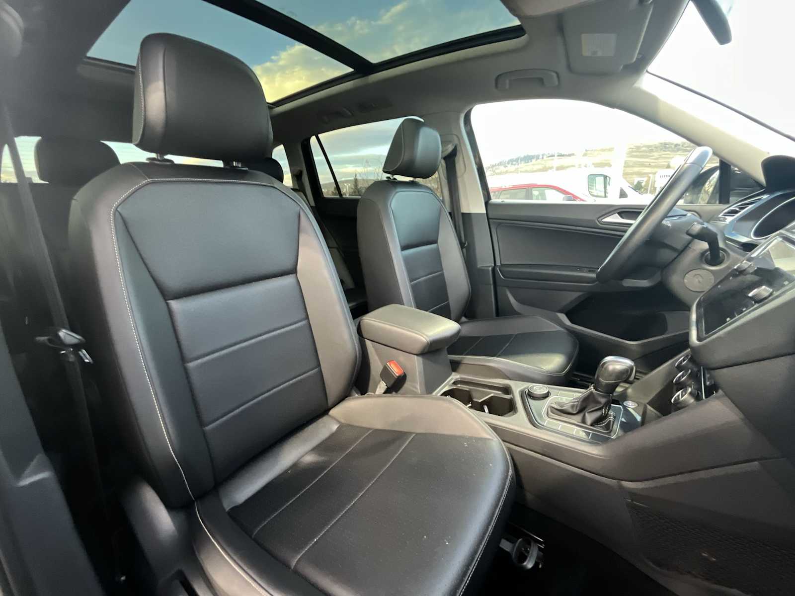 Thumbnail: 2021 Volkswagen Tiguan - 14