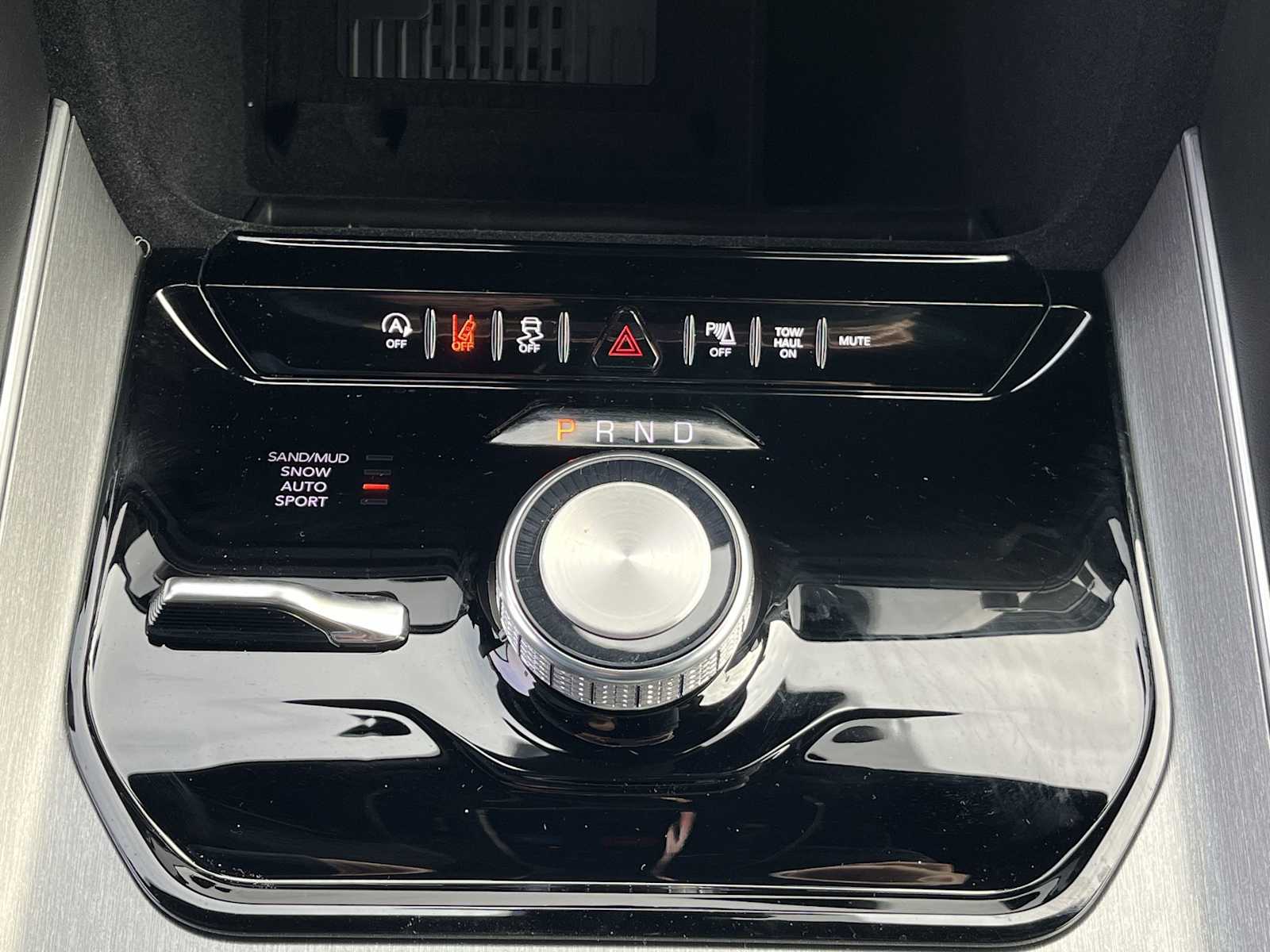 Thumbnail: 2026 Jeep Grand Wagoneer - 17