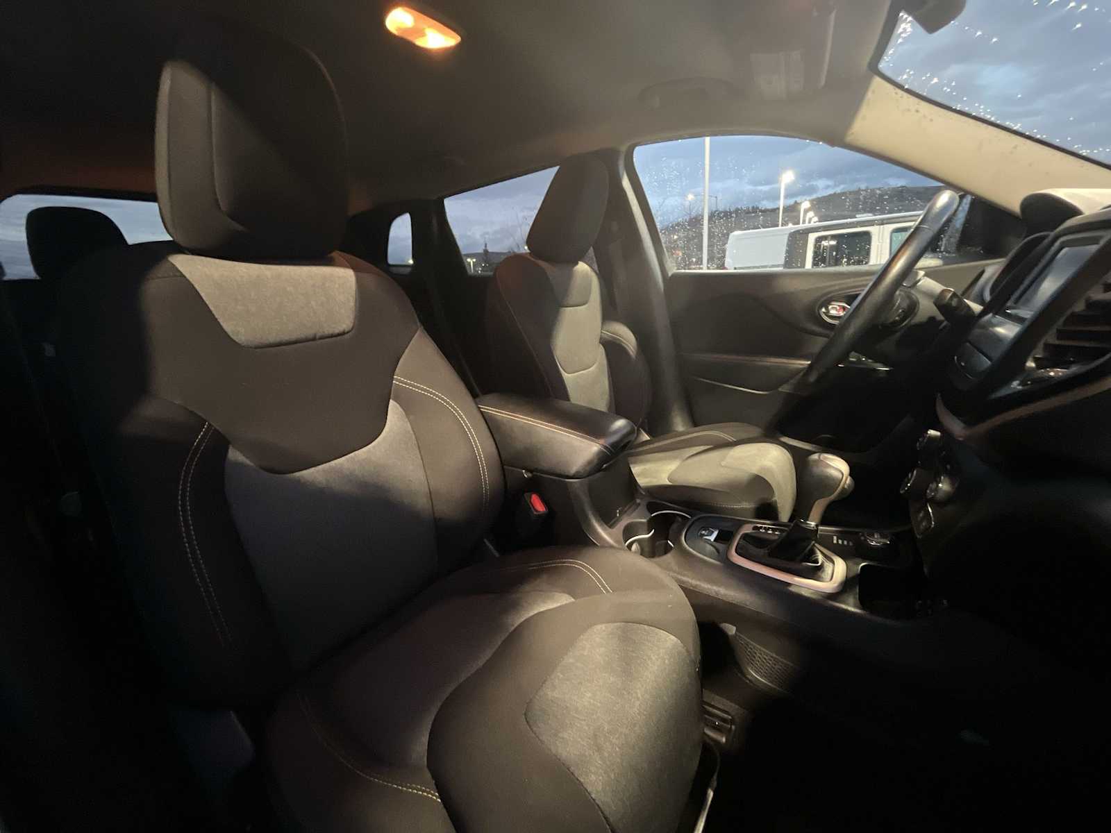 Thumbnail: 2017 Jeep Cherokee - 14