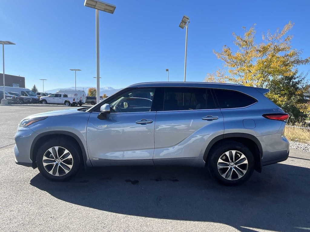 Used 2021 Toyota Highlander Hybrid XLE SUV