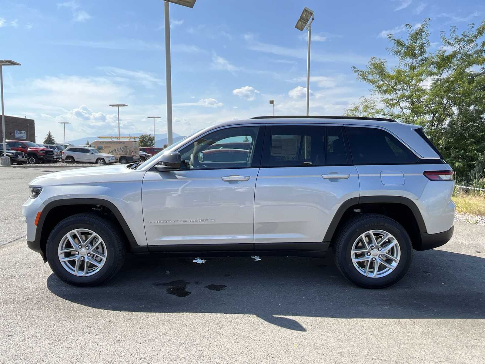 Thumbnail: 2025 Jeep Grand Cherokee - 3