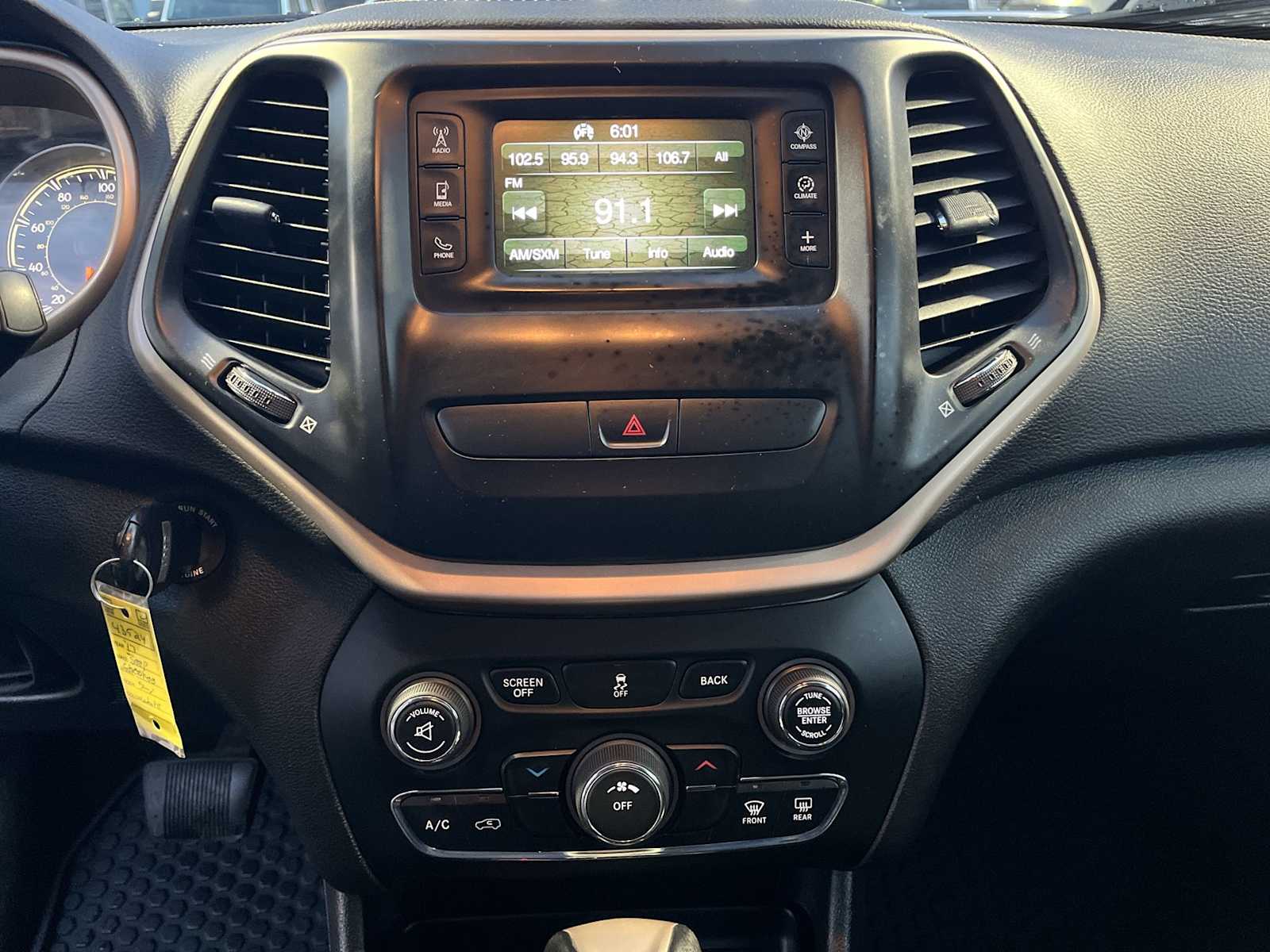 Thumbnail: 2017 Jeep Cherokee - 16