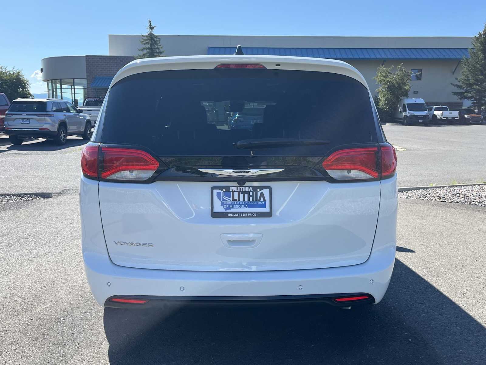 Thumbnail: 2025 Chrysler Voyager - 5