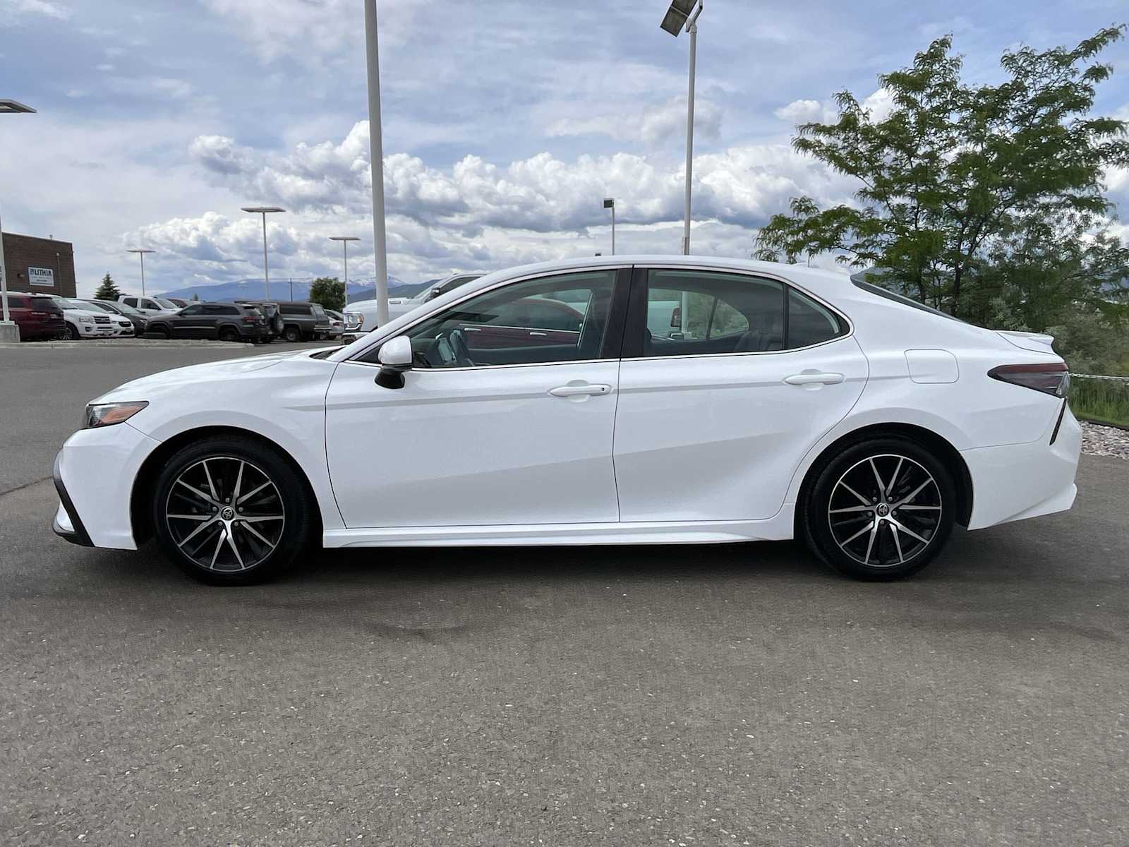 2021 Toyota Camry SE 3