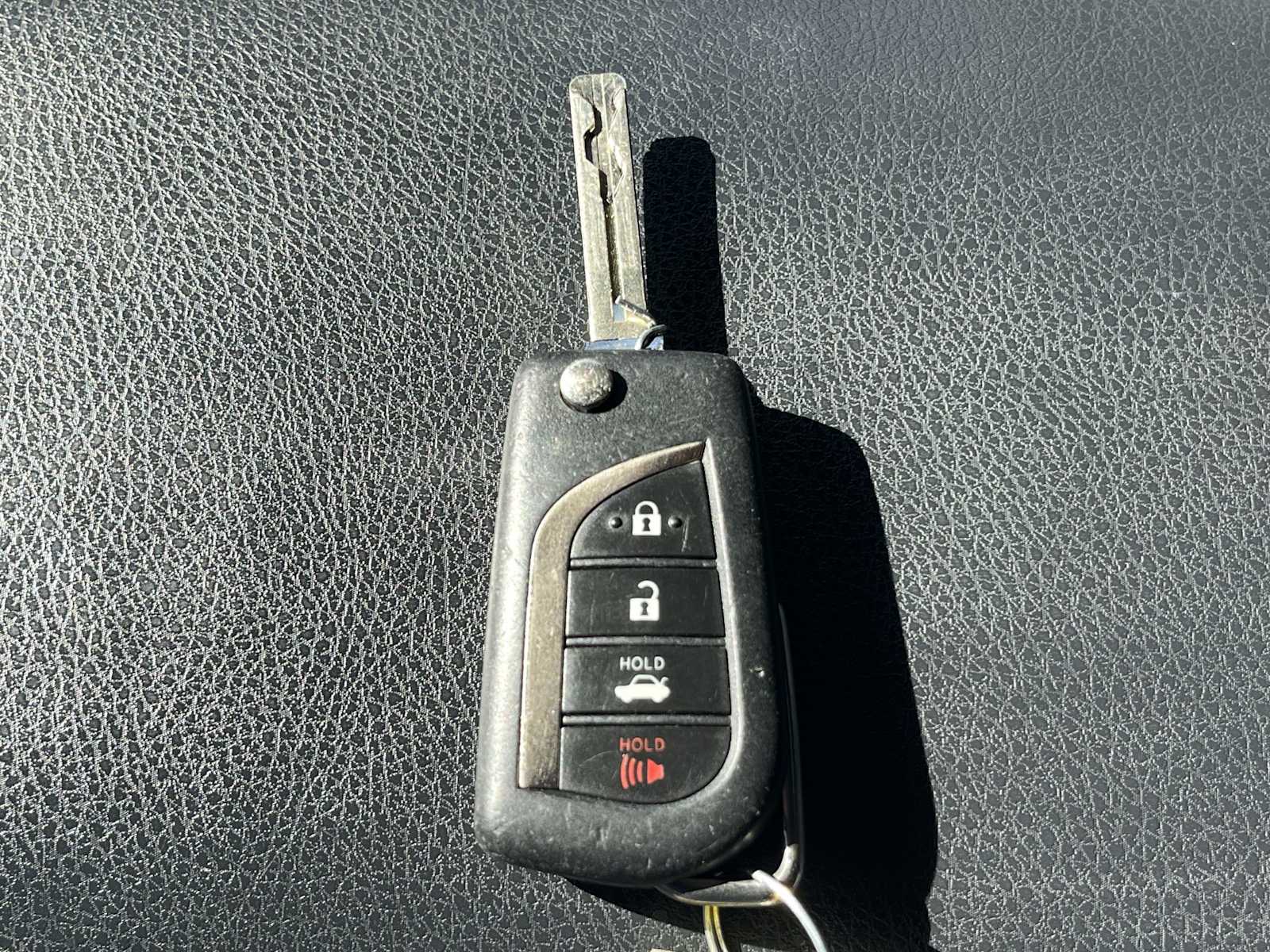 Thumbnail: 2019 Toyota Camry - 21