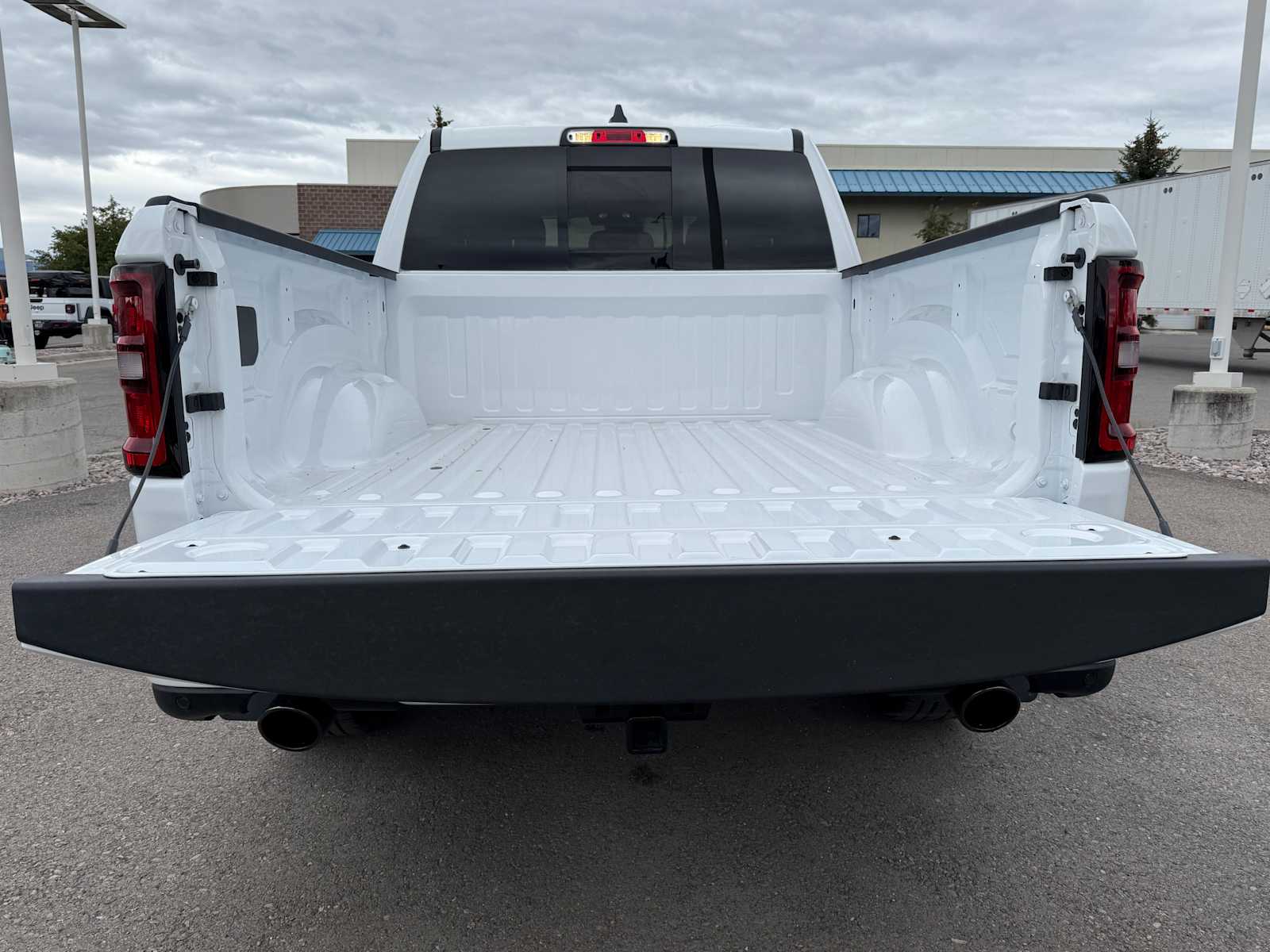 Thumbnail: 2025 RAM 1500 - 9