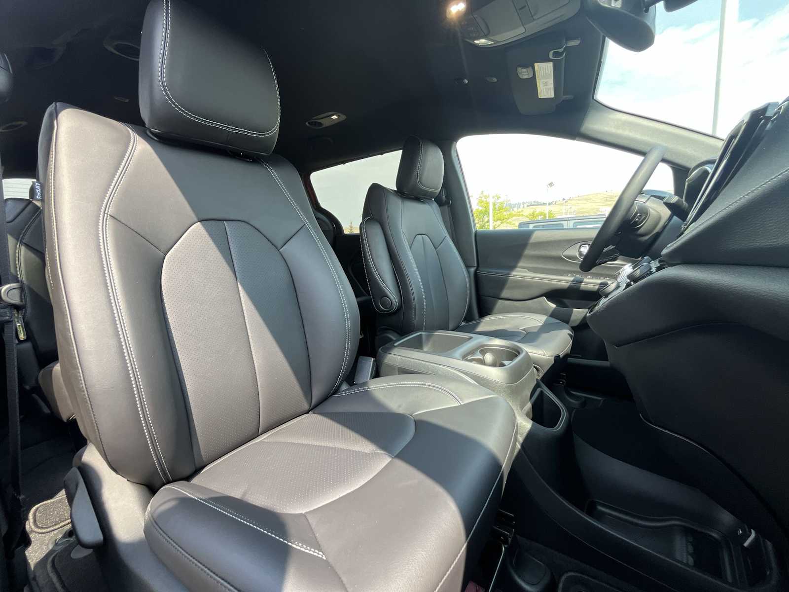 Thumbnail: 2026 Chrysler Pacifica - 14