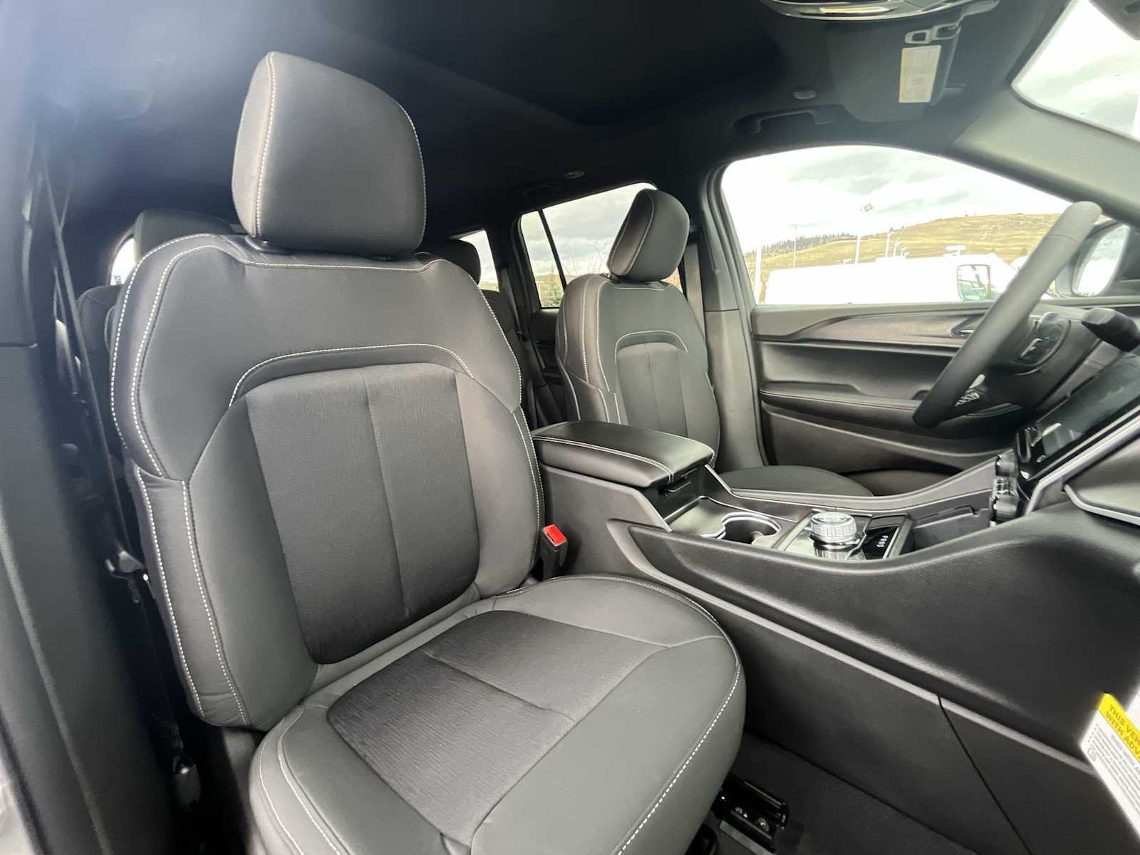 Thumbnail: 2025 Jeep Grand Cherokee - 14