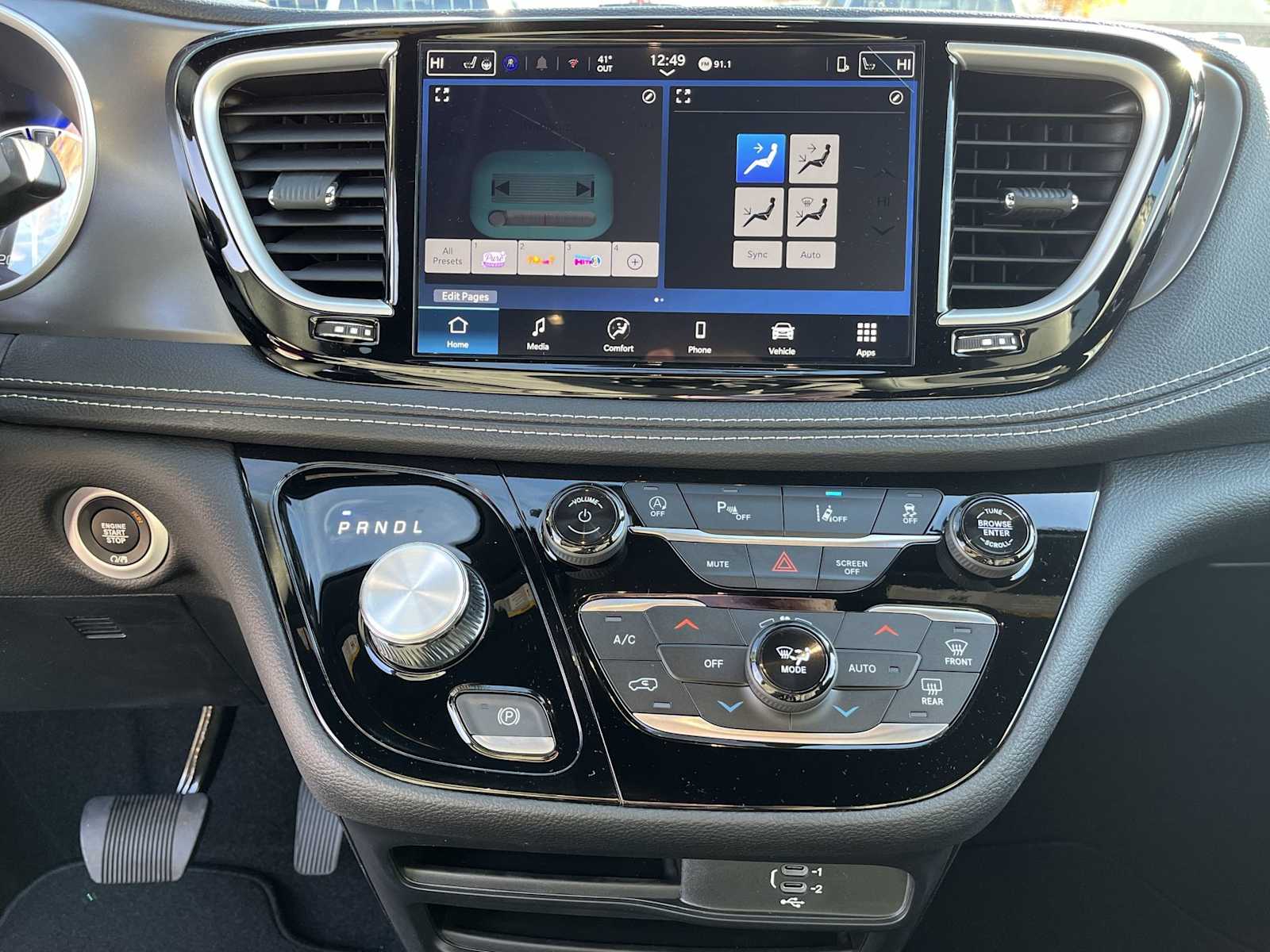 Thumbnail: 2026 Chrysler Pacifica - 16