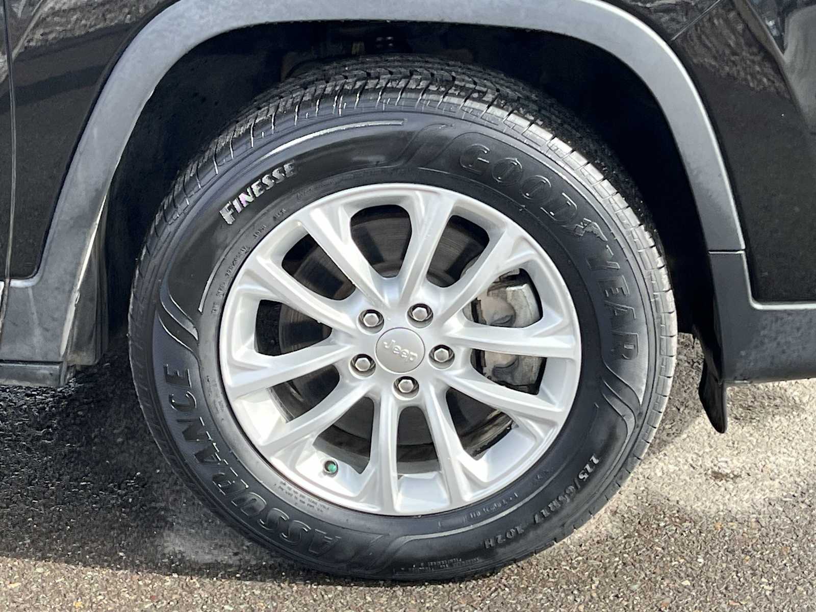 Thumbnail: 2020 Jeep Cherokee - 8