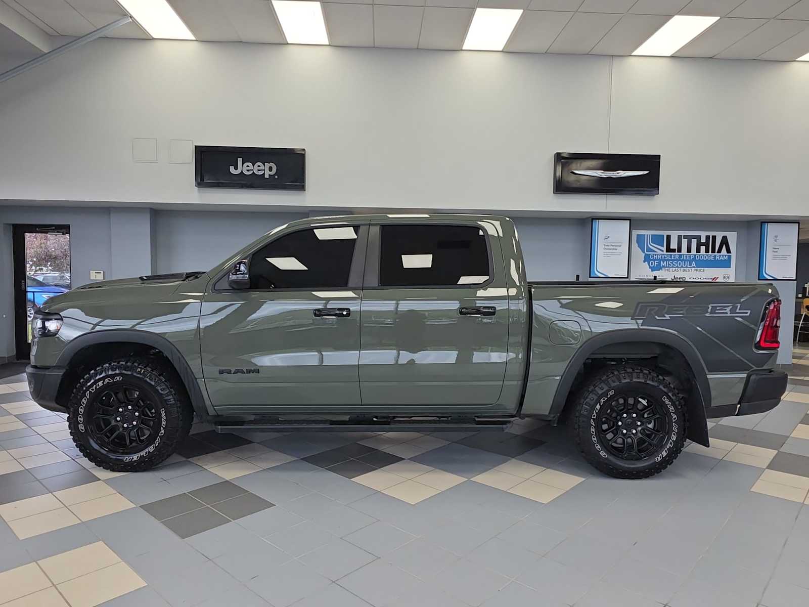 Thumbnail: 2026 RAM 1500 - 3