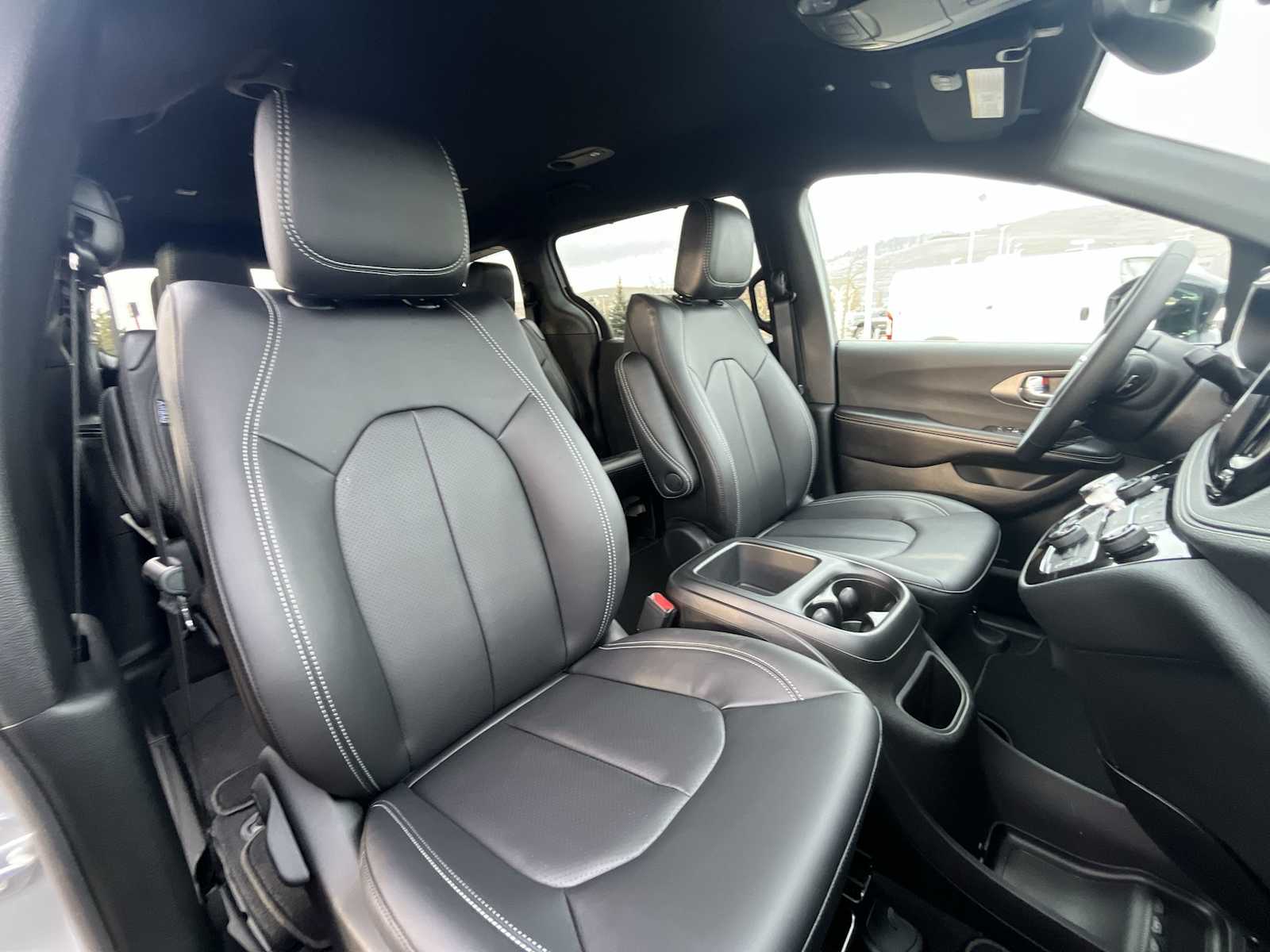 Thumbnail: 2026 Chrysler Pacifica - 14