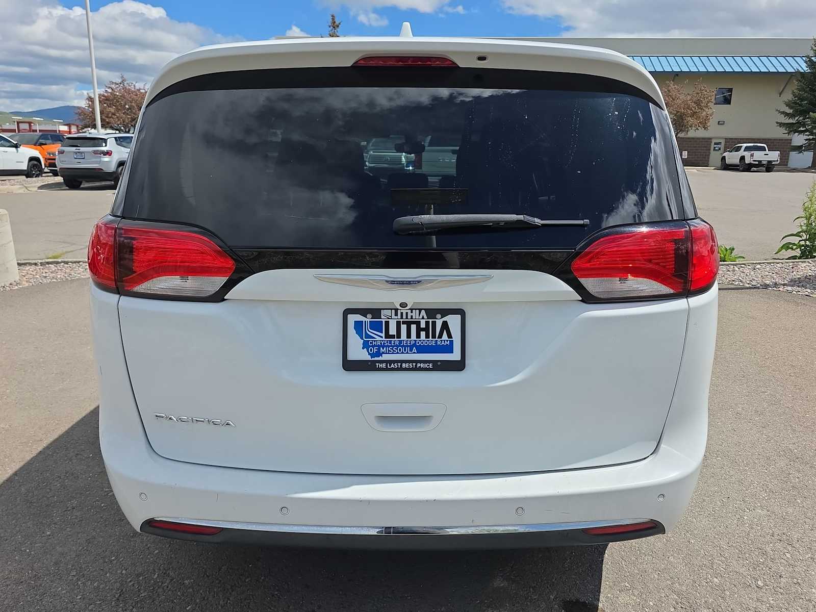 Thumbnail: 2017 Chrysler Pacifica - 5