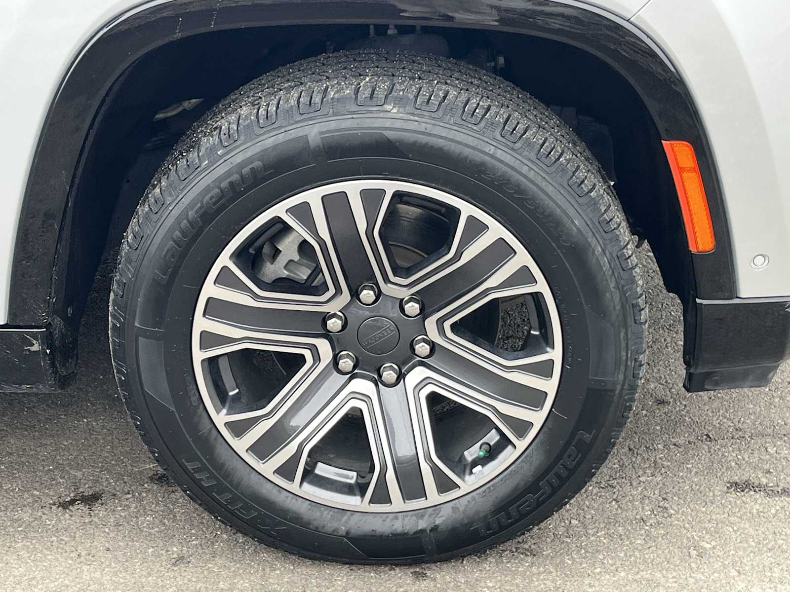 Thumbnail: 2023 Jeep Wagoneer - 8