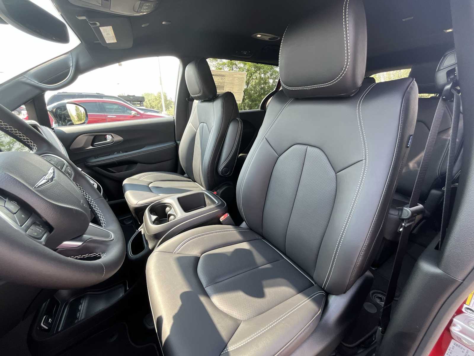 Thumbnail: 2026 Chrysler Pacifica - 11