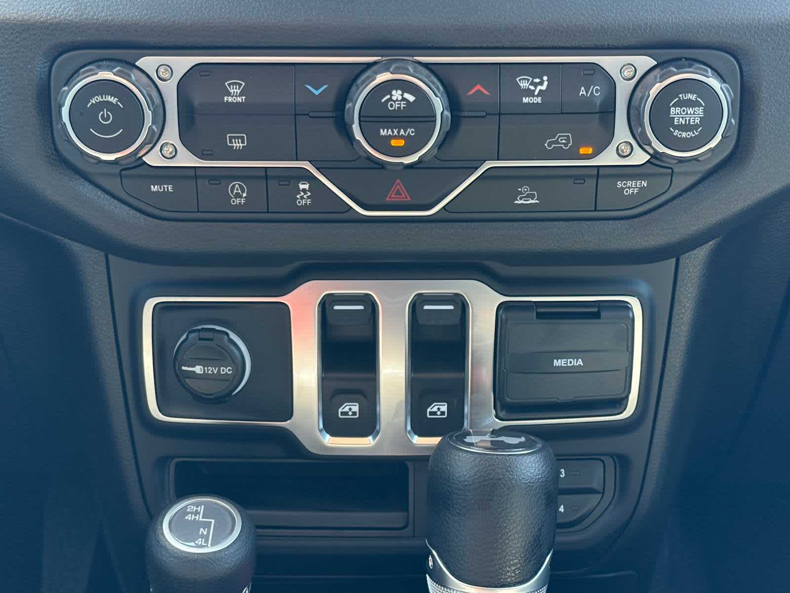 Thumbnail: 2025 Jeep Wrangler - 15