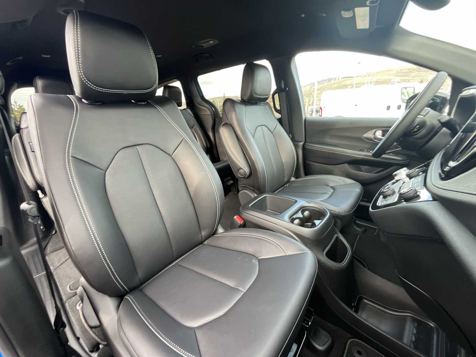 Thumbnail: 2026 Chrysler Pacifica - 14