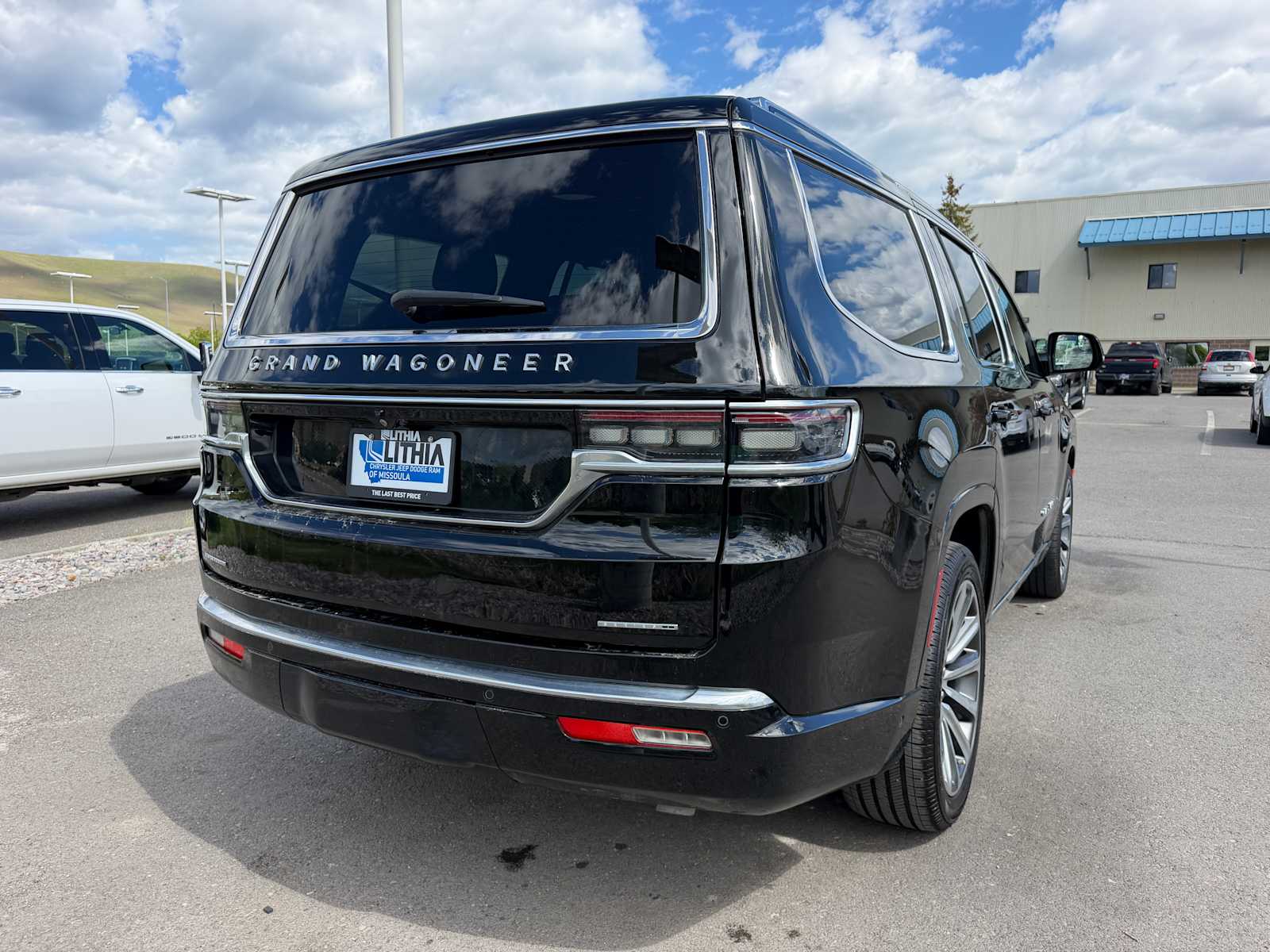 Thumbnail: 2022 Jeep Grand Wagoneer - 7