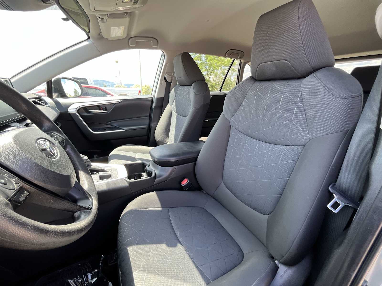 Thumbnail: 2022 Toyota RAV4 - 11