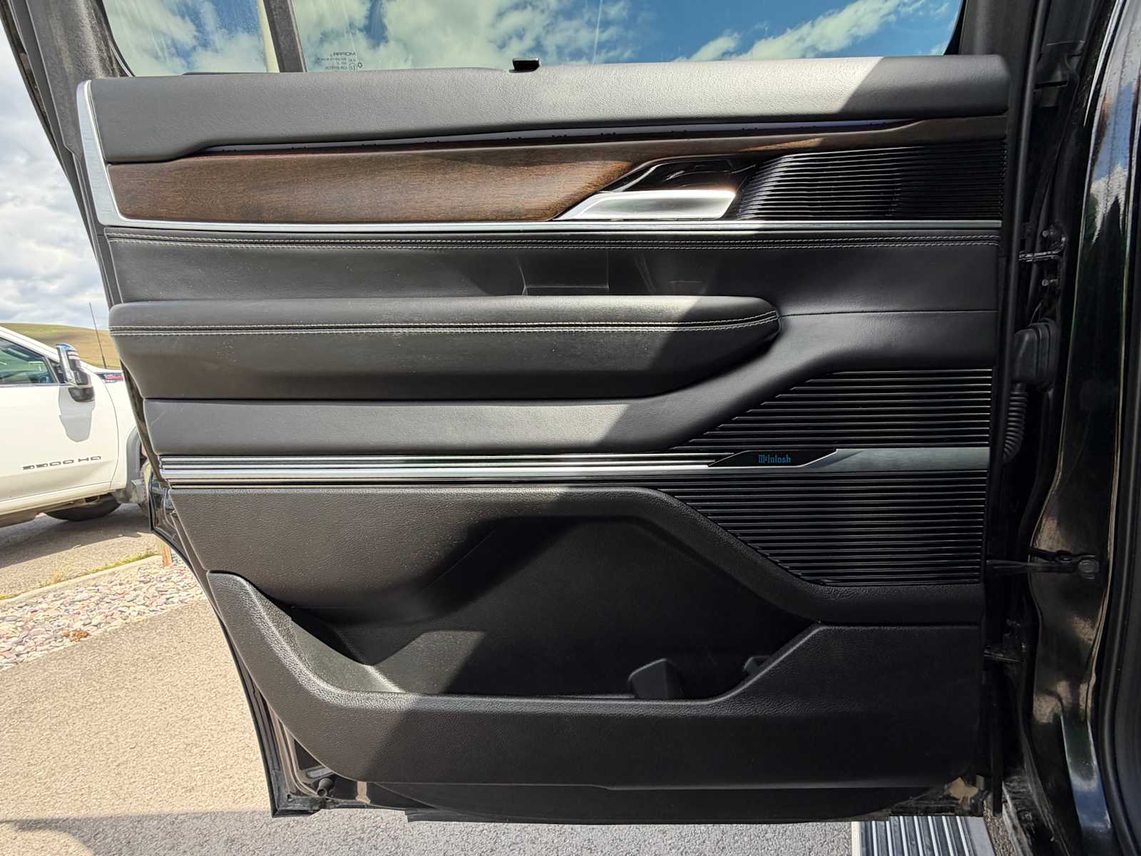 Thumbnail: 2022 Jeep Grand Wagoneer - 23