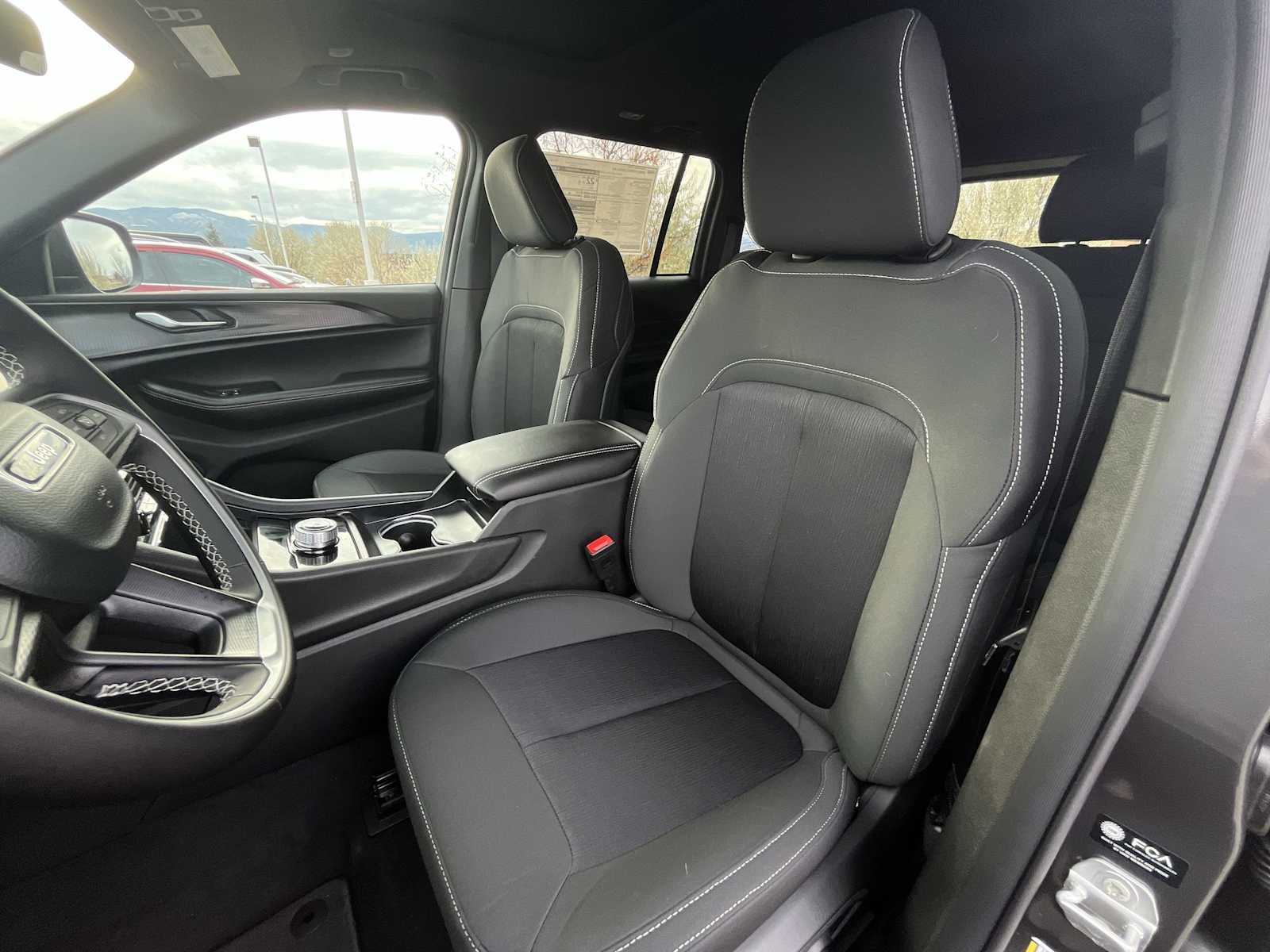 Thumbnail: 2025 Jeep Grand Cherokee - 11