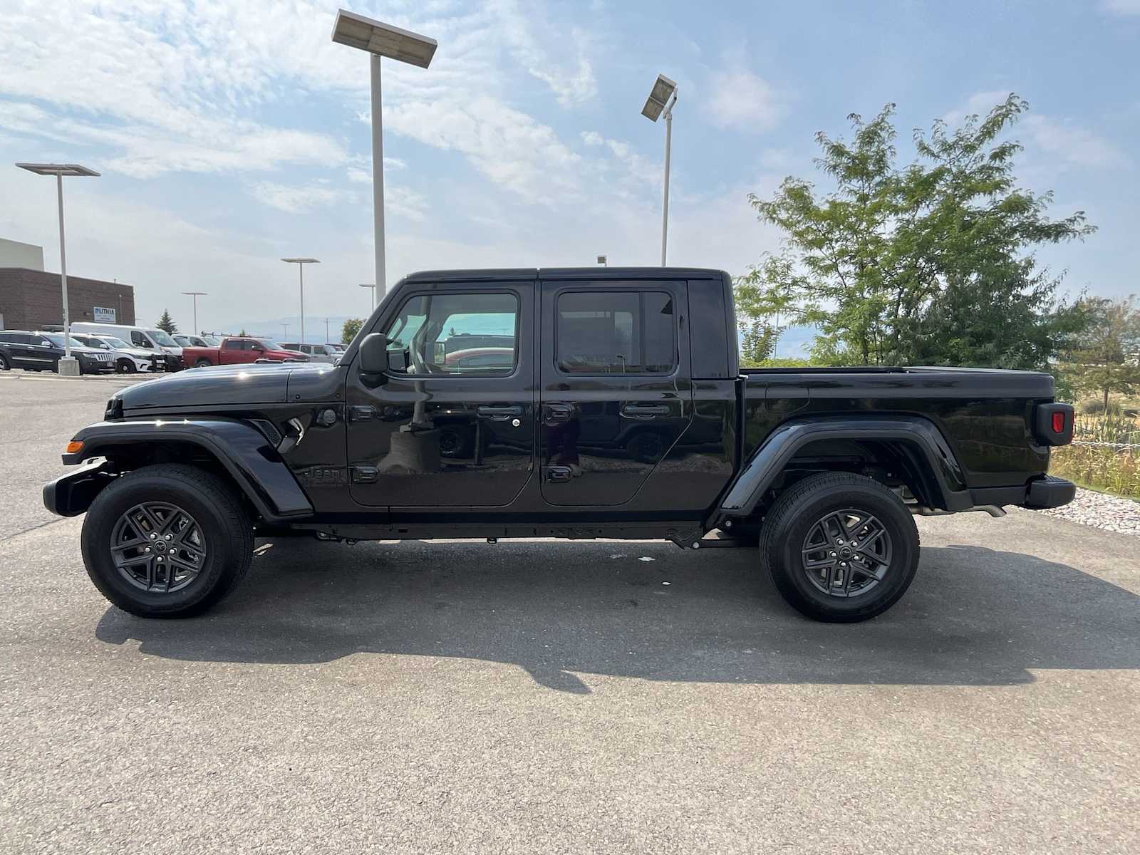 Thumbnail: 2025 Jeep Gladiator - 3