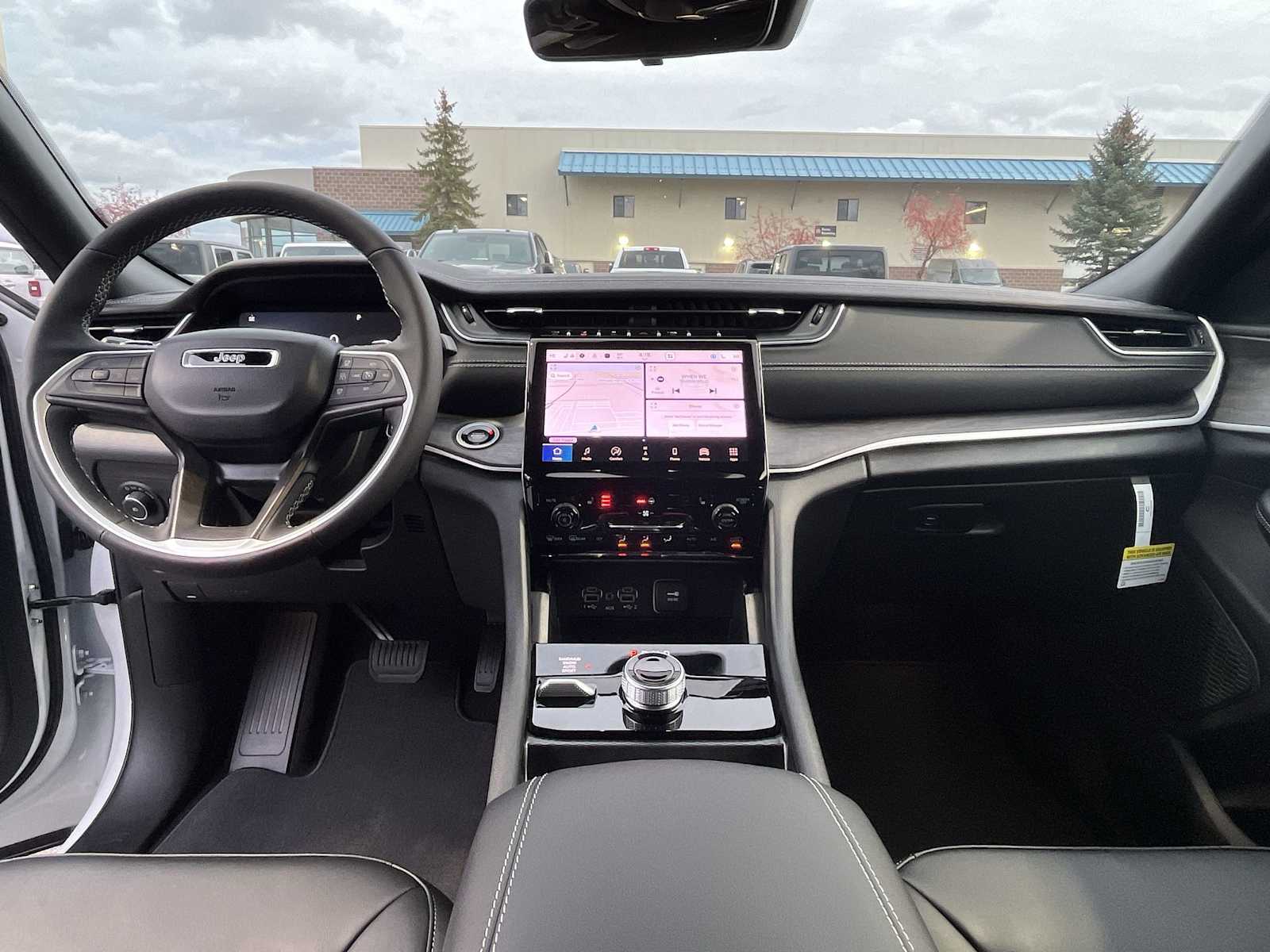 Thumbnail: 2025 Jeep Grand Cherokee - 10