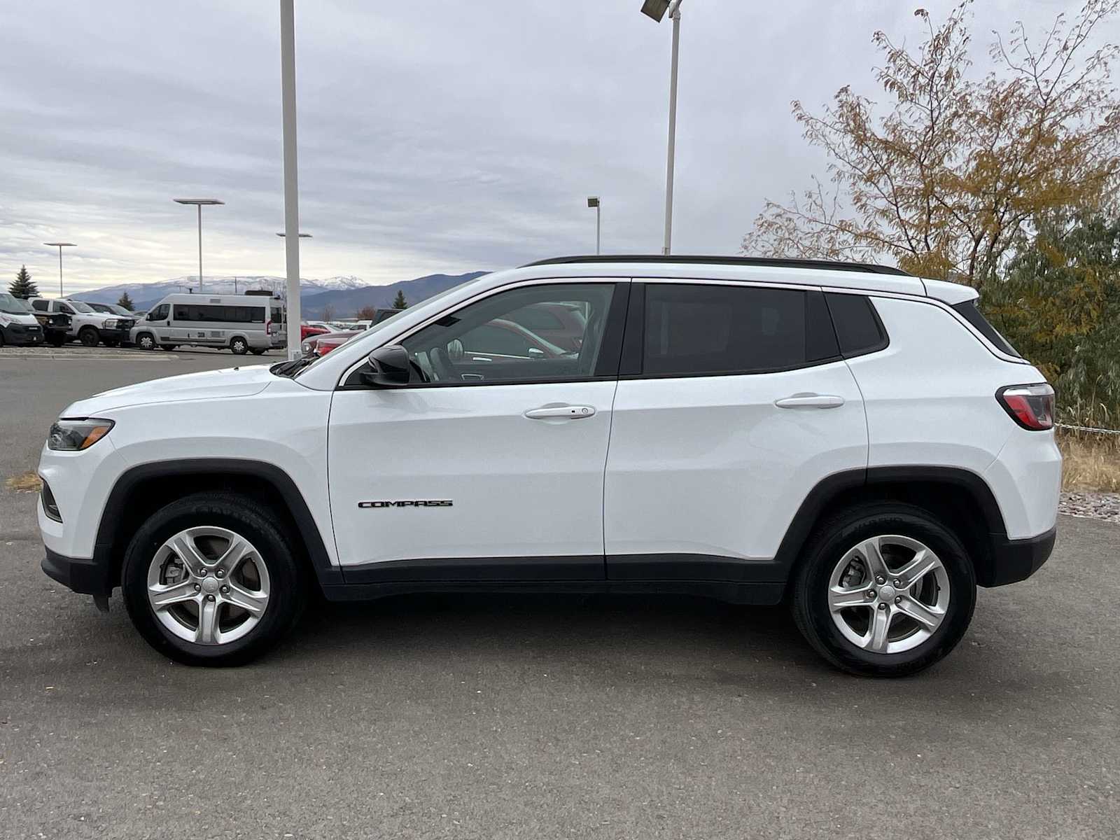 2024 Jeep Compass Latitude photo 2