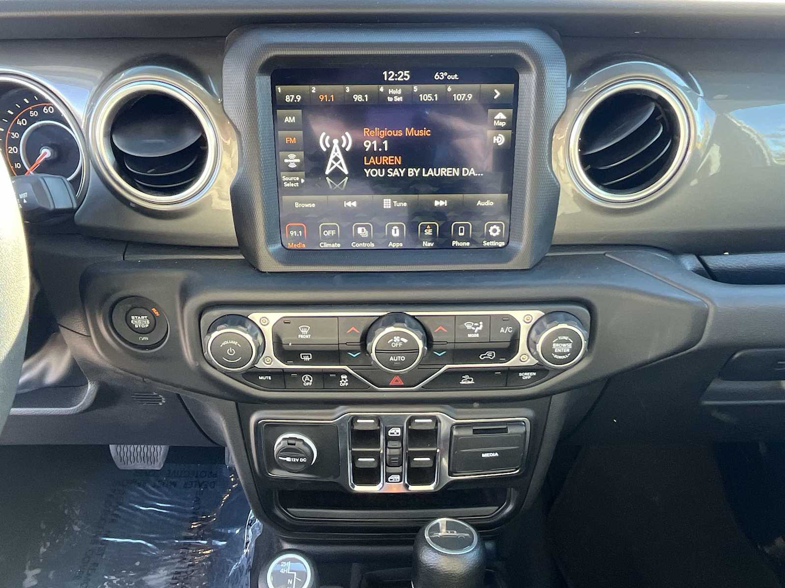 Thumbnail: 2023 Jeep Gladiator - 17