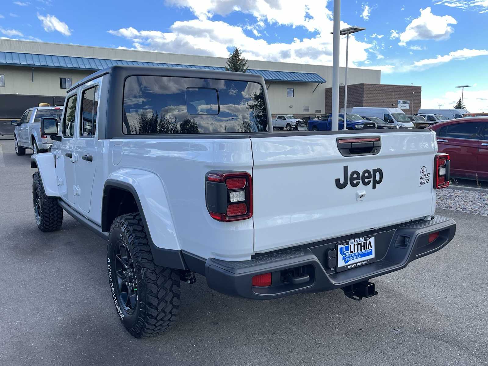 2025 Jeep Gladiator Willys photo 4