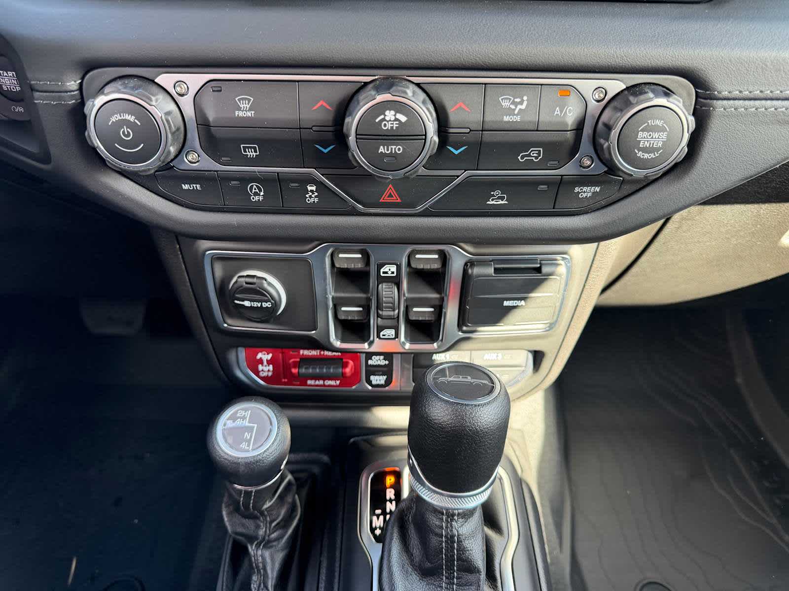Thumbnail: 2026 Jeep Gladiator - 19