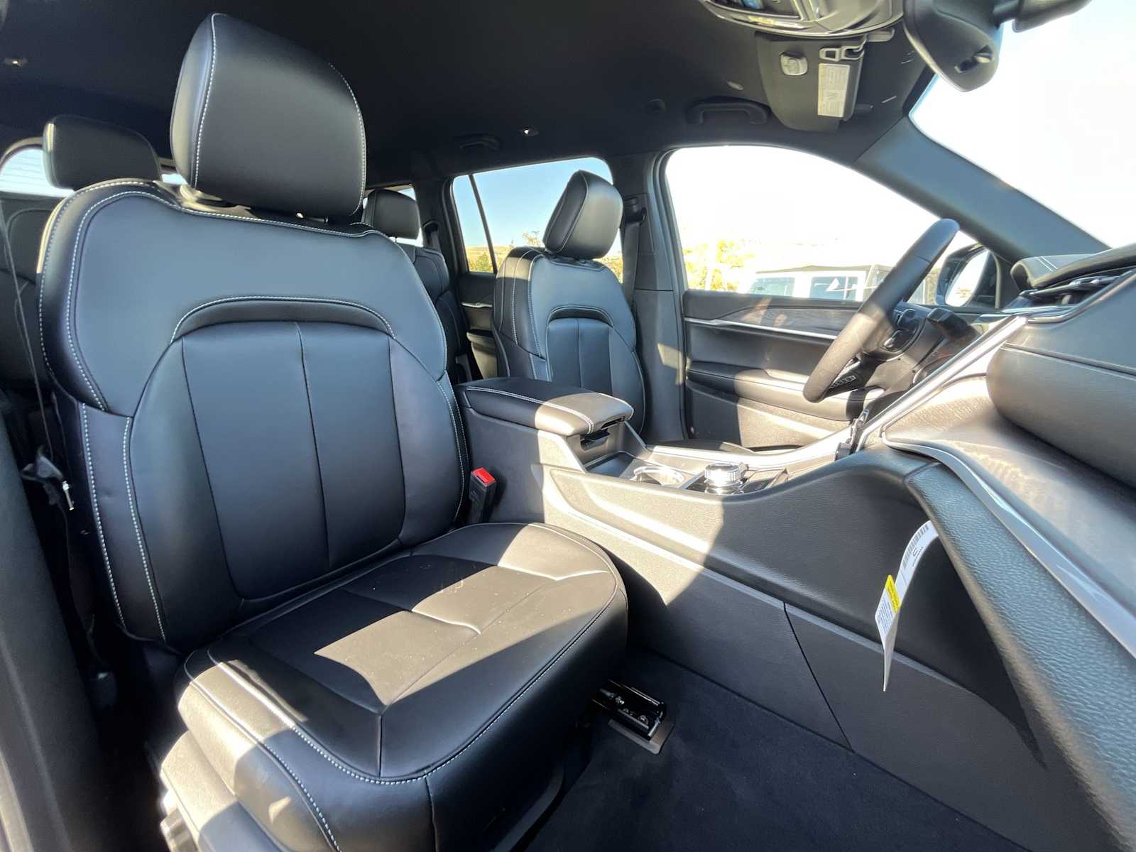 2025 Jeep Grand Cherokee Limited Edition 14