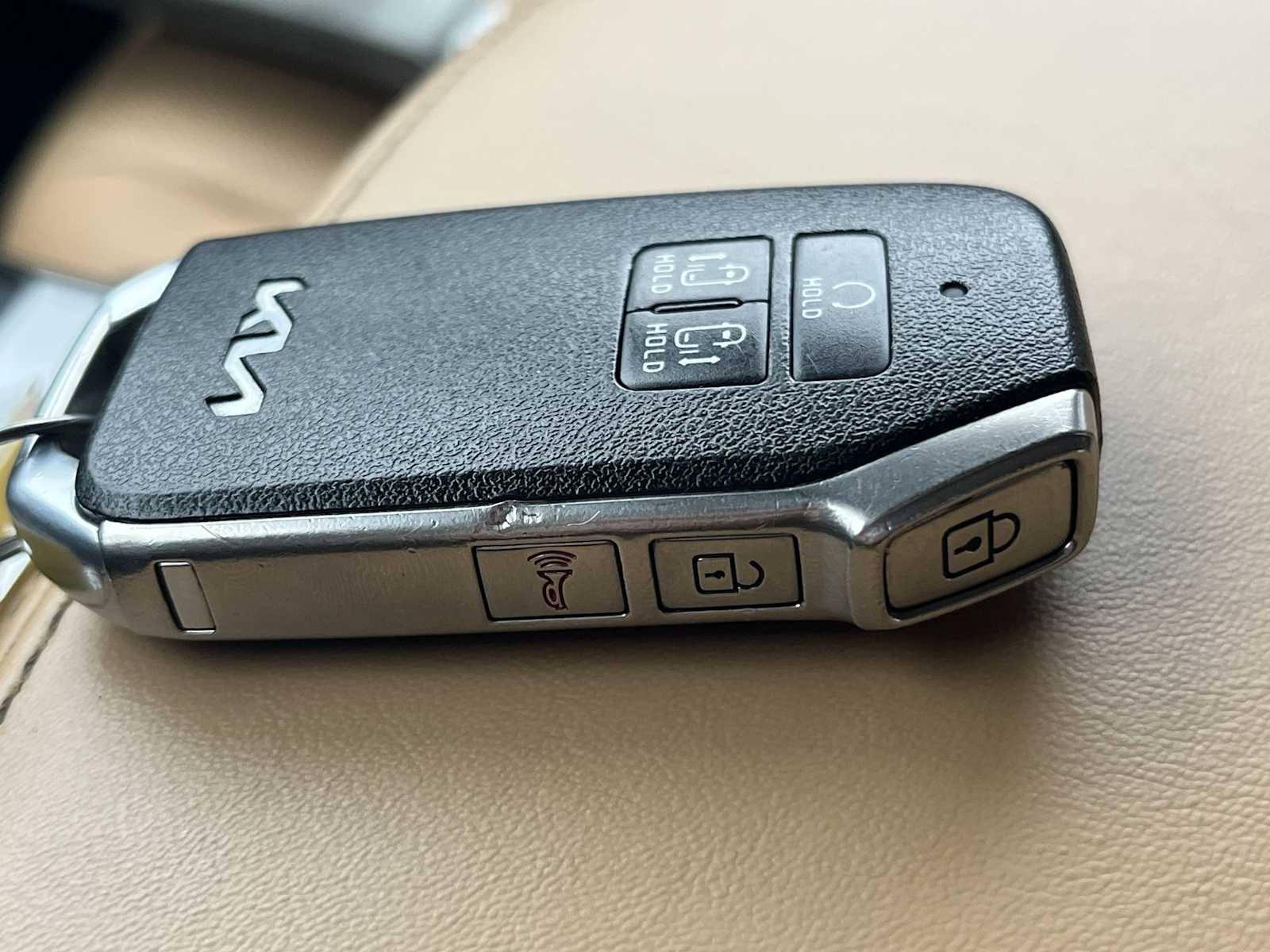 Thumbnail: 2022 Kia Carnival - 20