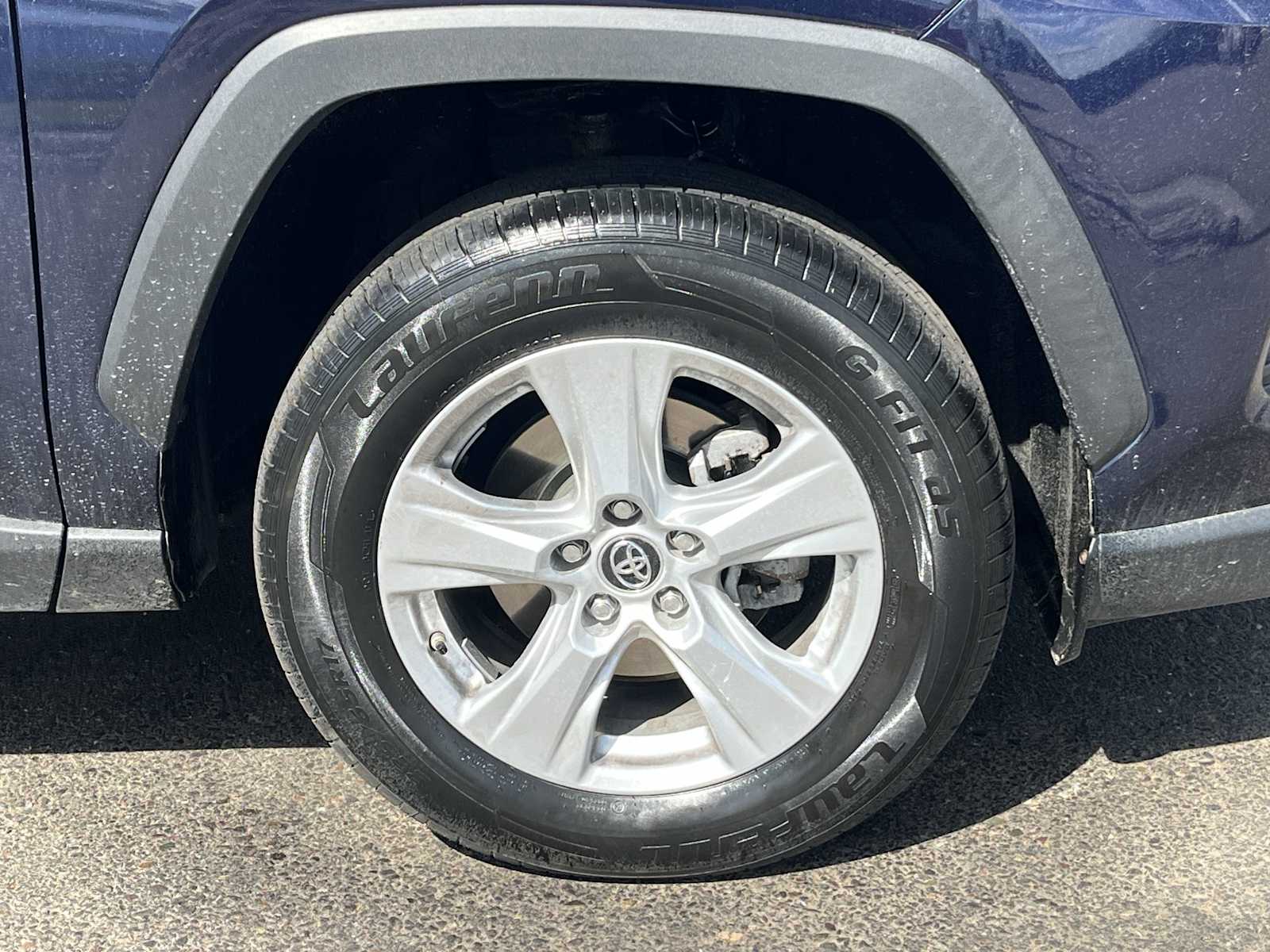 Thumbnail: 2019 Toyota RAV4 - 8