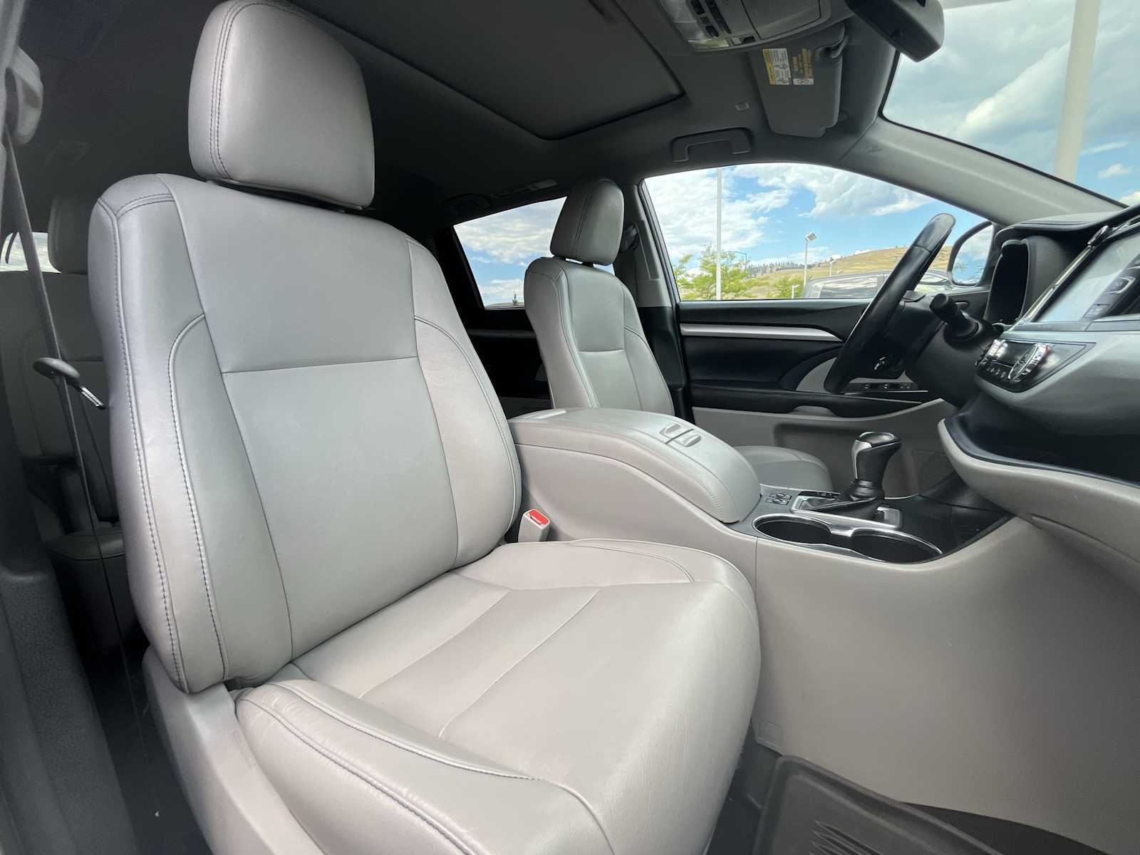 Thumbnail: 2019 Toyota Highlander - 14