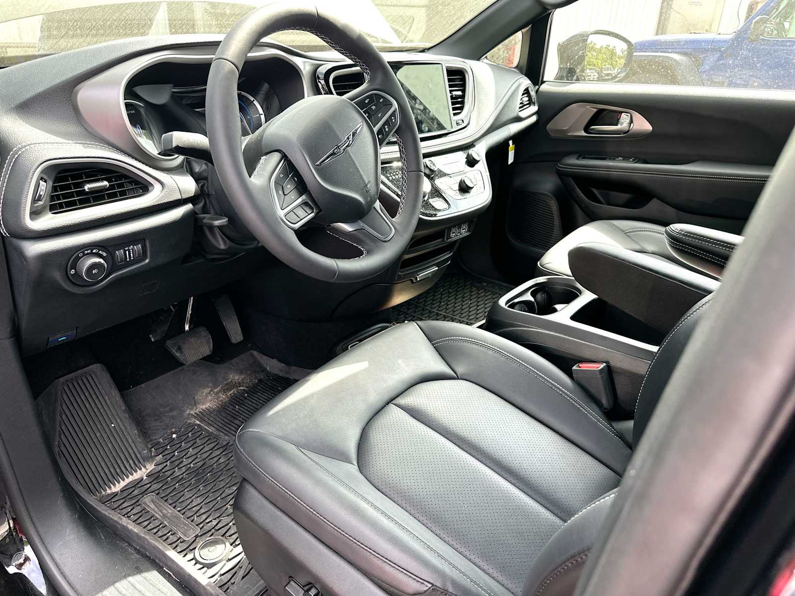 Thumbnail: 2025 Chrysler Pacifica - 13