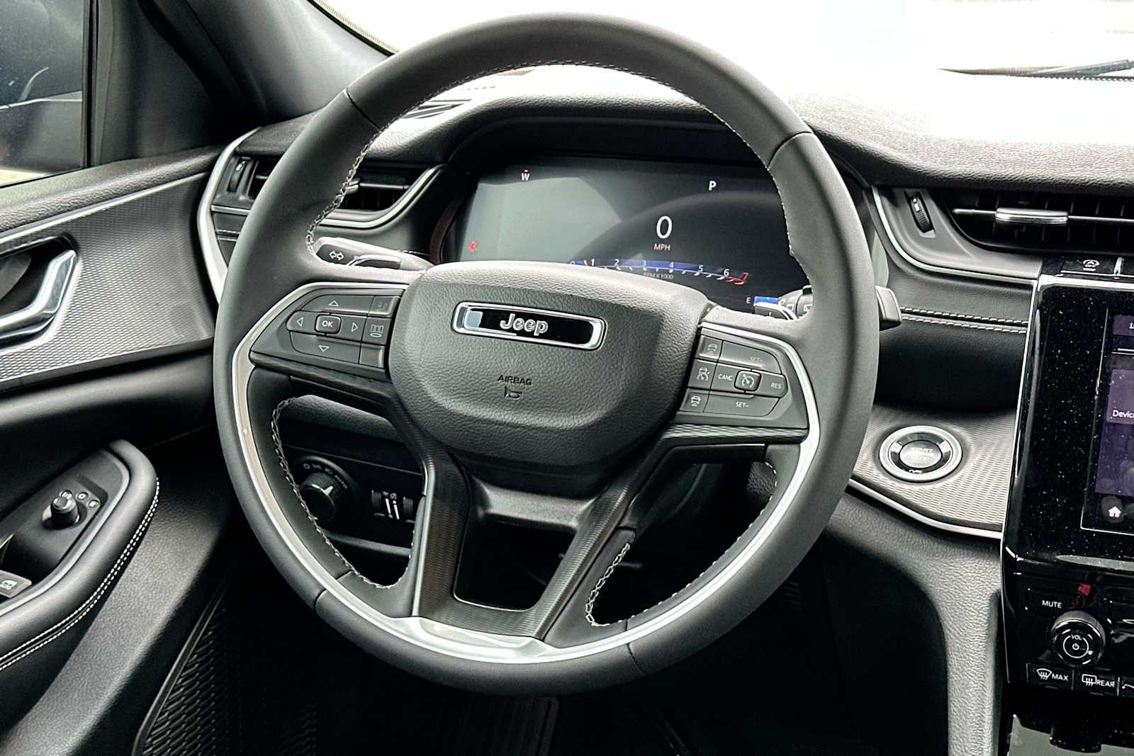 2024 Jeep Grand Cherokee L Laredo 27