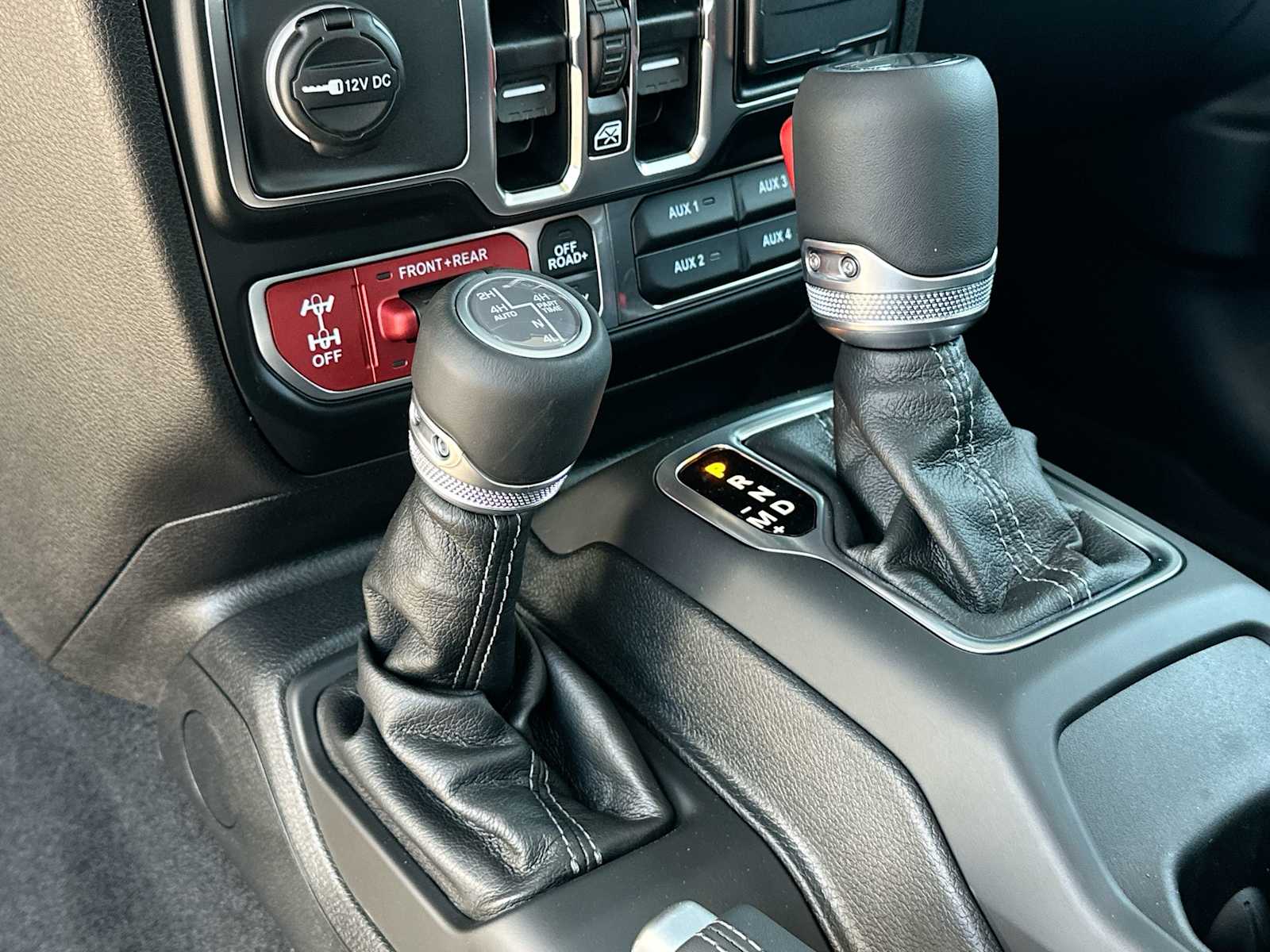 Thumbnail: 2025 Jeep Gladiator - 21