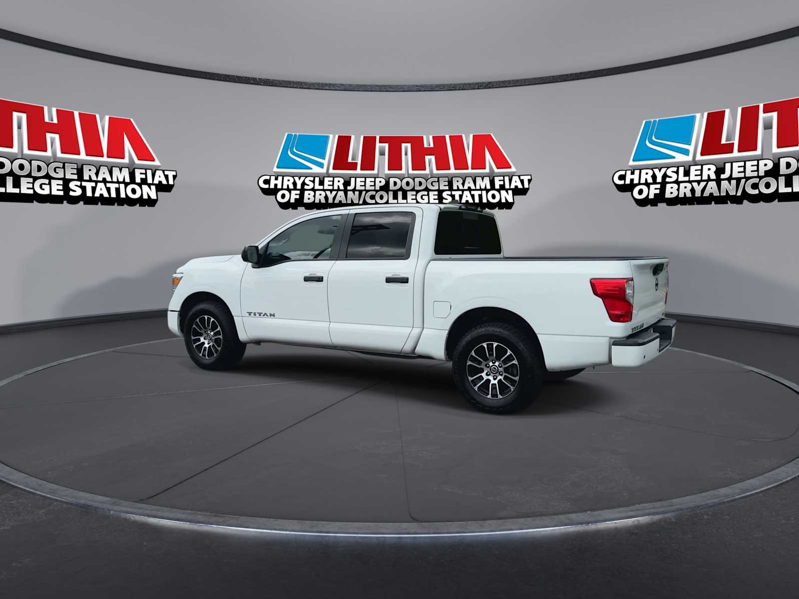Thumbnail: 2022 Nissan Titan - 6